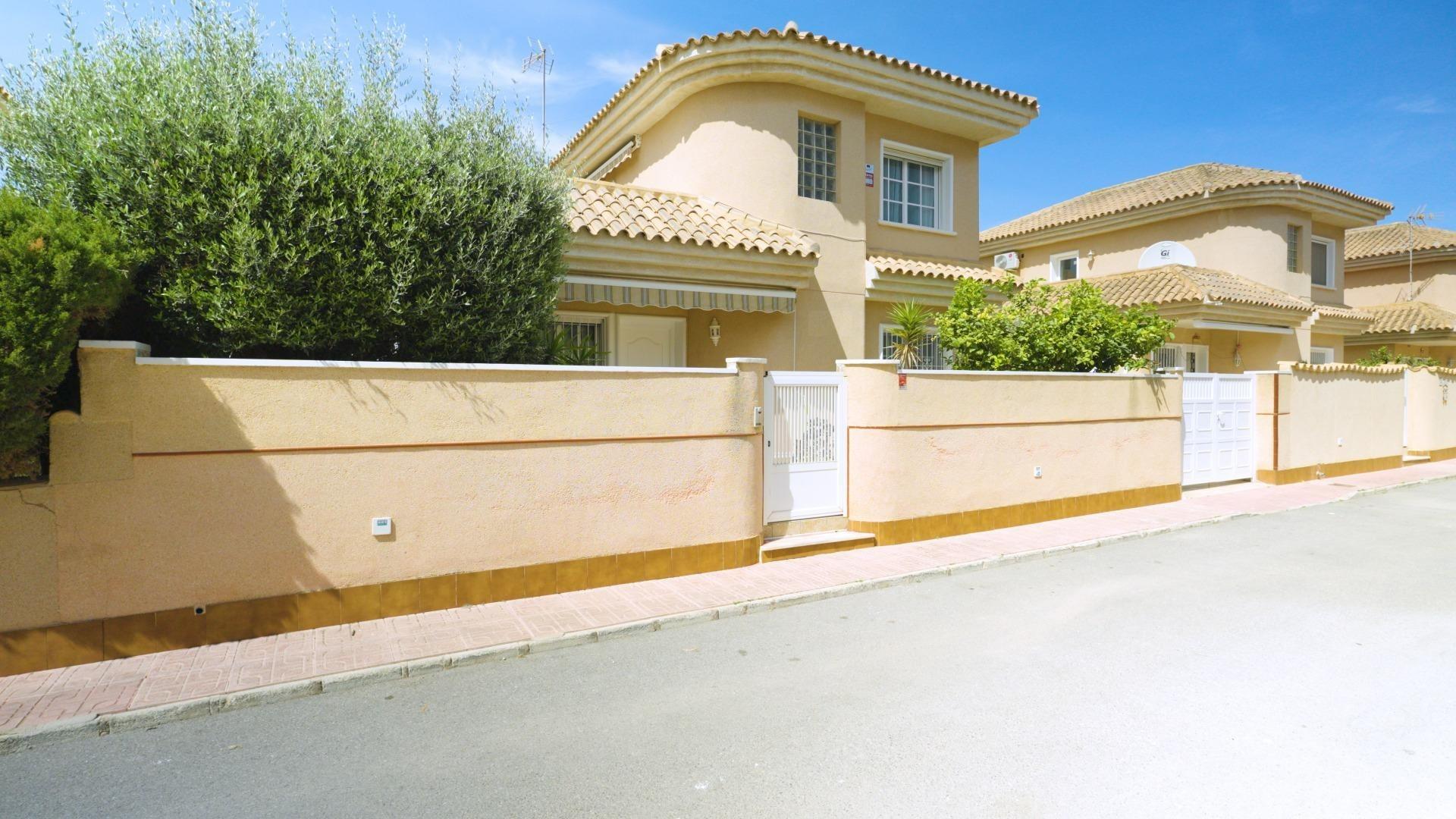 3 Bed, 2 Bath, HouseFor Sale, Torrevieja, Alicante