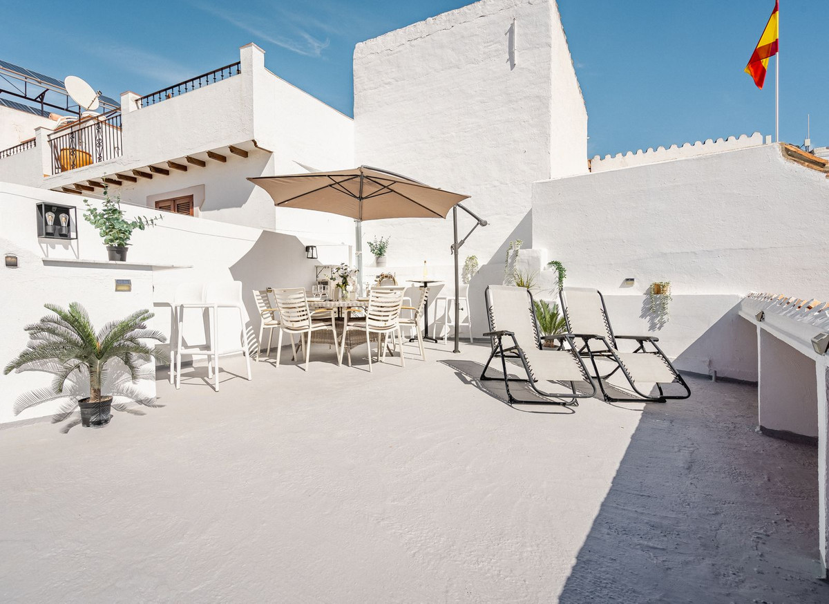 2 Bed, 2 Bath, HouseFor Sale, Estepona, Malaga