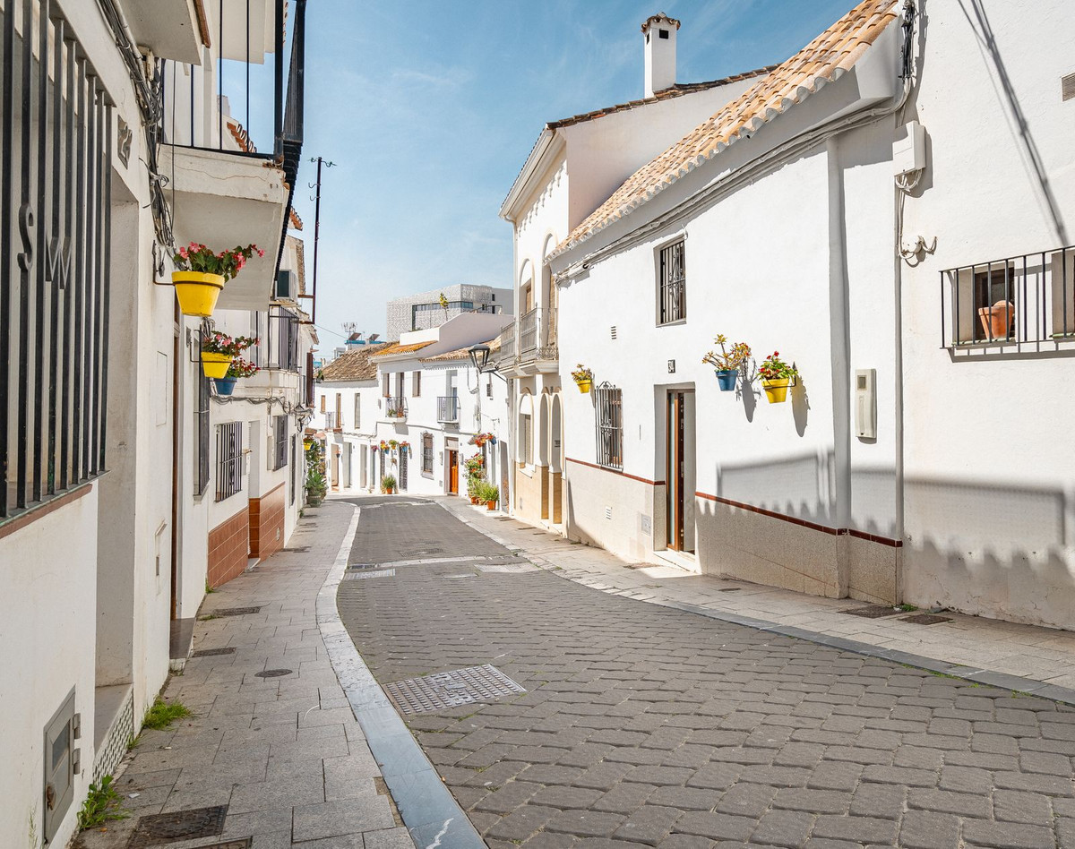 2 Bed, 2 Bath, HouseFor Sale, Estepona, Malaga