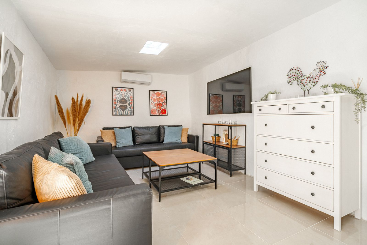 2 Bed, 2 Bath, HouseFor Sale, Estepona, Malaga