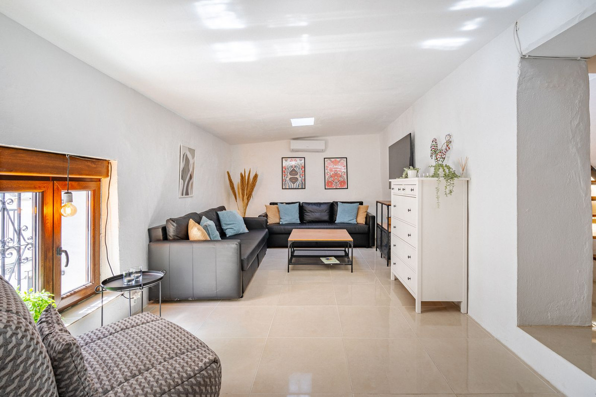 2 Bed, 2 Bath, HouseFor Sale, Estepona, Malaga