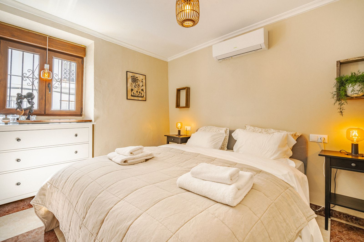 2 Bed, 2 Bath, HouseFor Sale, Estepona, Malaga