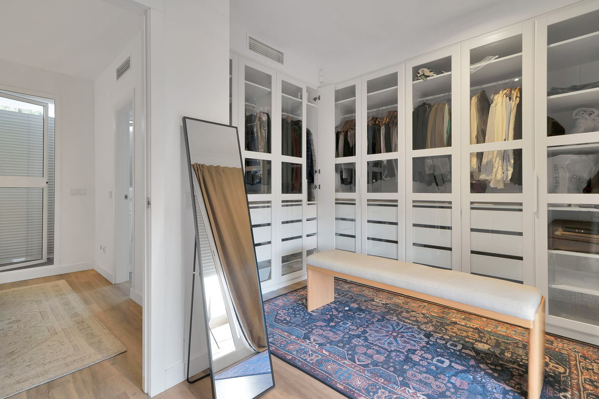 3 Bed, 2 Bath, ApartmentFor Sale, El Paraiso, Malaga