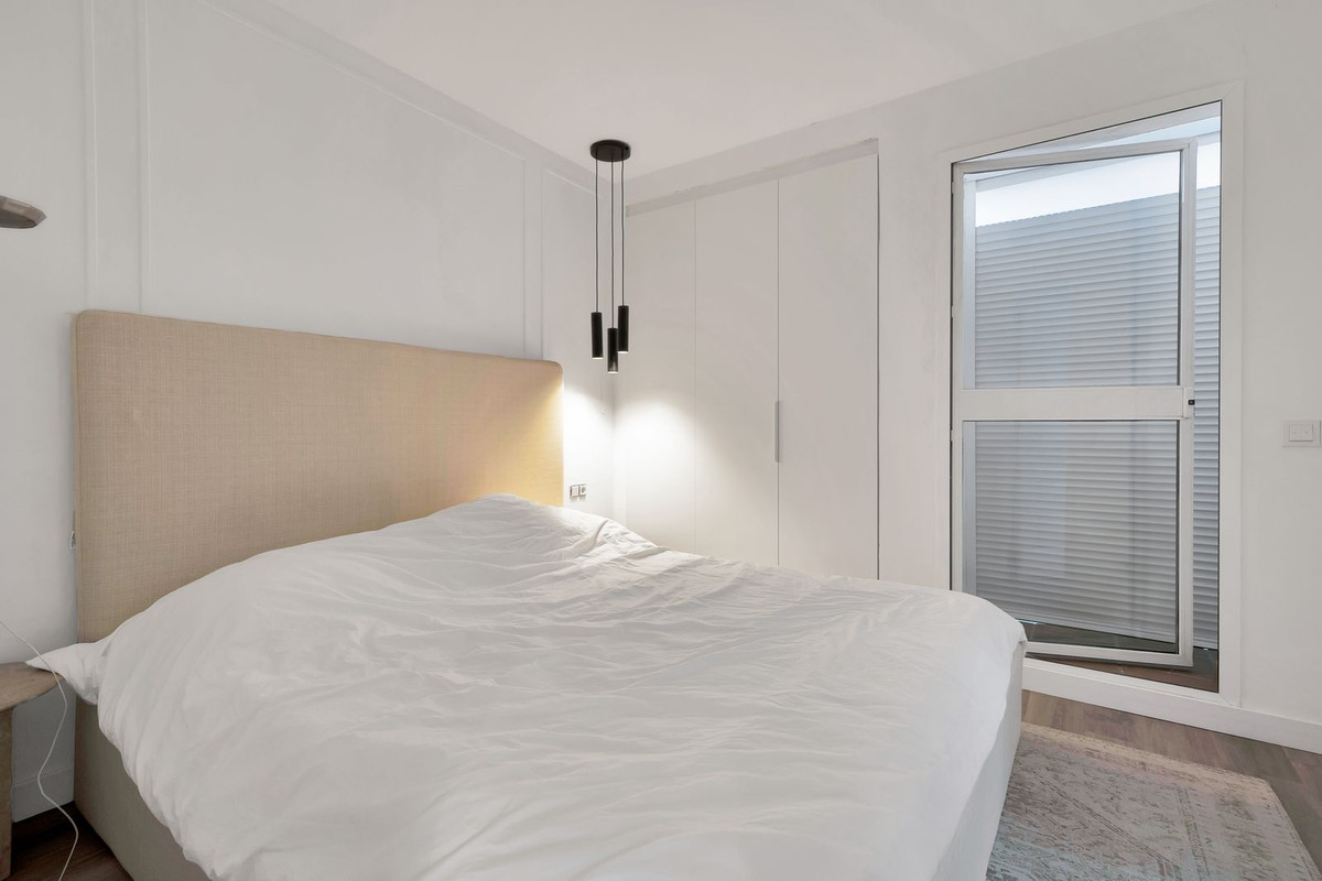 3 Bed, 2 Bath, ApartmentFor Sale, El Paraiso, Malaga