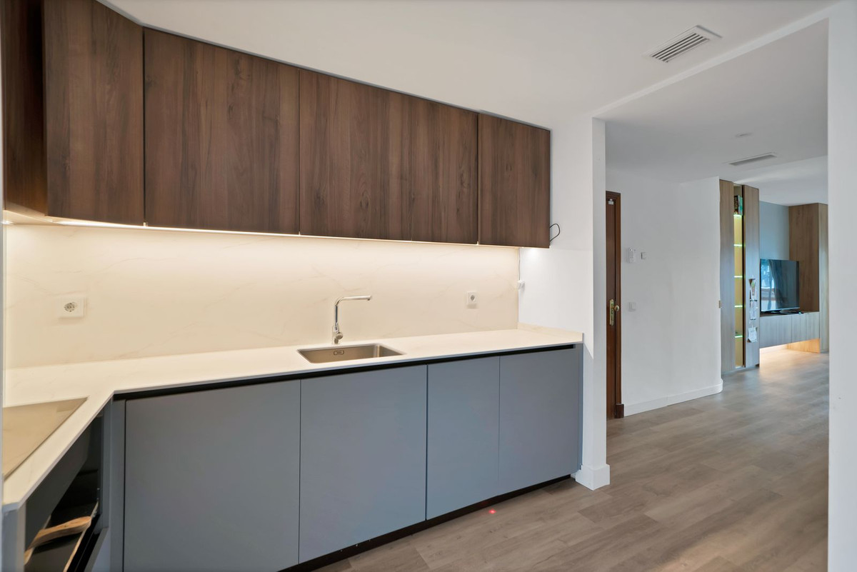 3 Bed, 2 Bath, ApartmentFor Sale, El Paraiso, Malaga