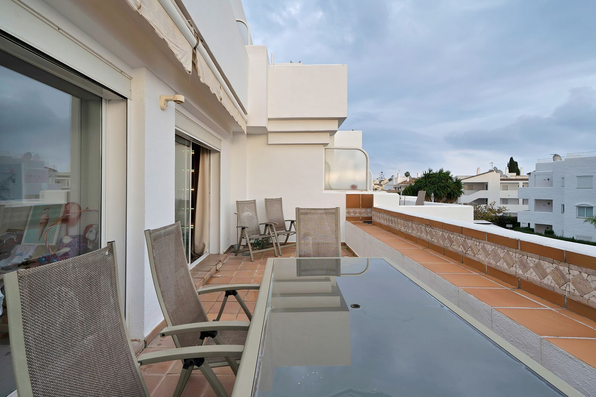 3 Bed, 2 Bath, ApartmentFor Sale, El Paraiso, Malaga