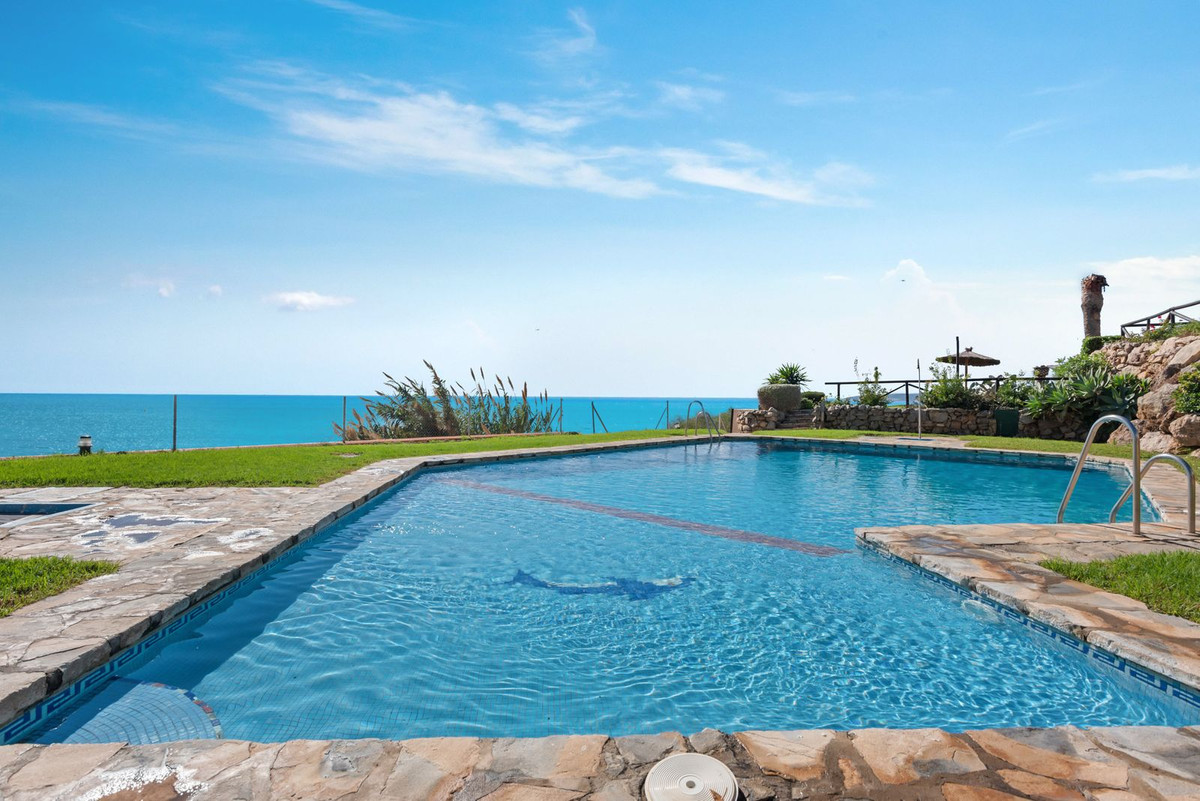 2 Bed, 1 Bath, HouseFor Sale, Estepona, Malaga