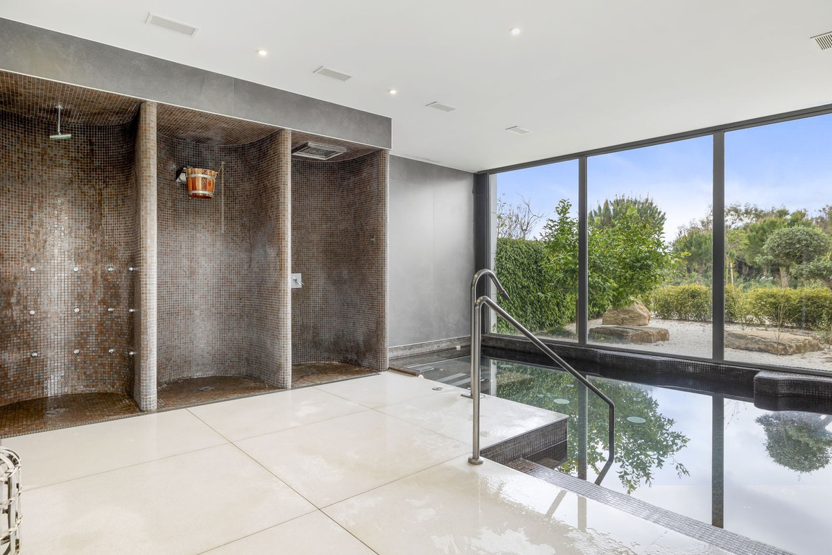 3 Bed, 2 Bath, ApartmentFor Sale, Estepona, Malaga