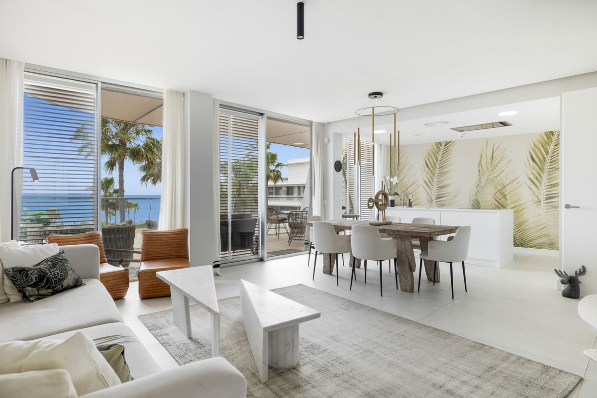 3 Bed, 2 Bath, ApartmentFor Sale, Estepona, Malaga