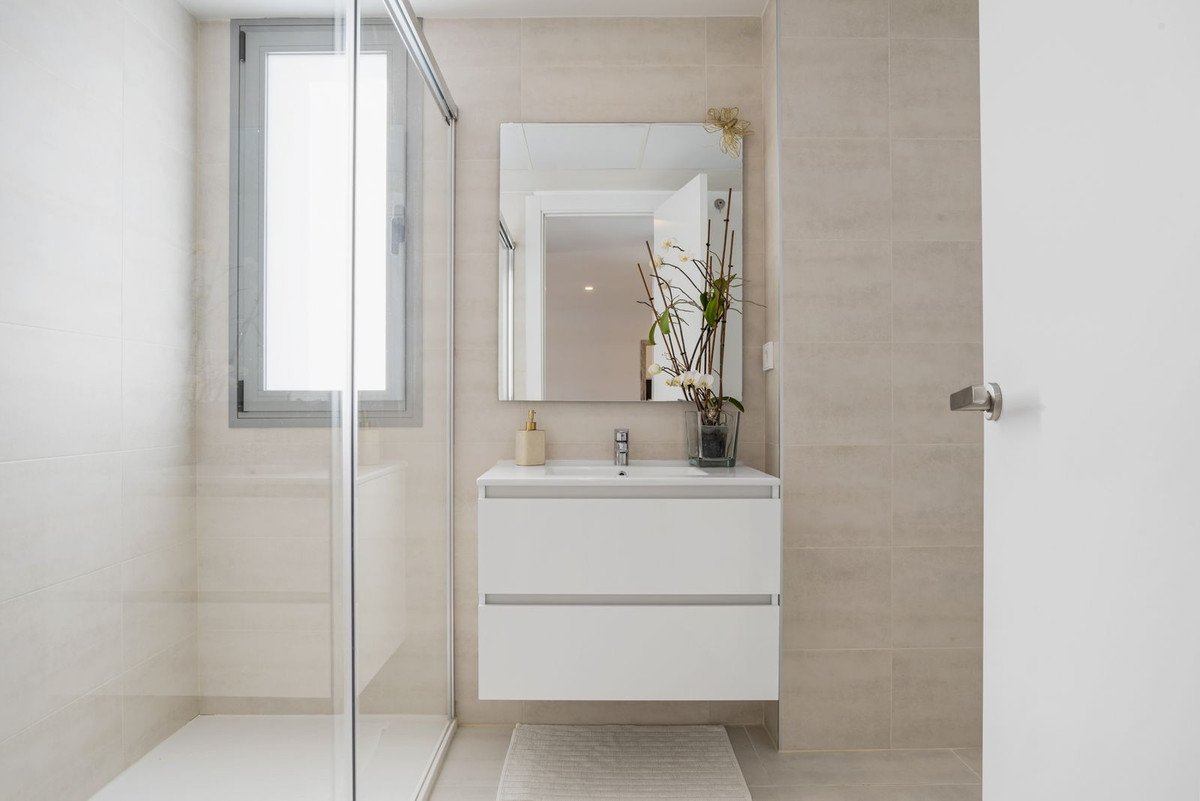 2 Bed, 2 Bath, ApartmentFor Sale, Estepona, Malaga