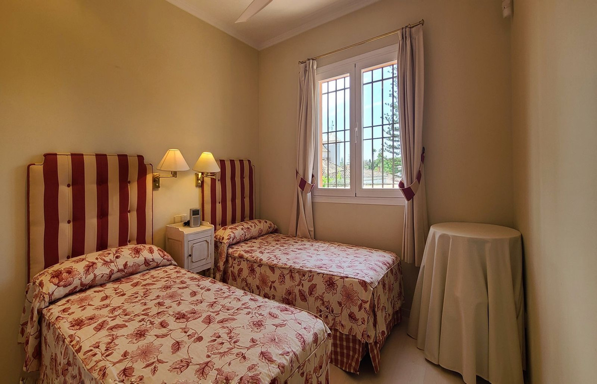 5 Bed, 4 Bath, HouseFor Sale, The Golden Mile, Malaga