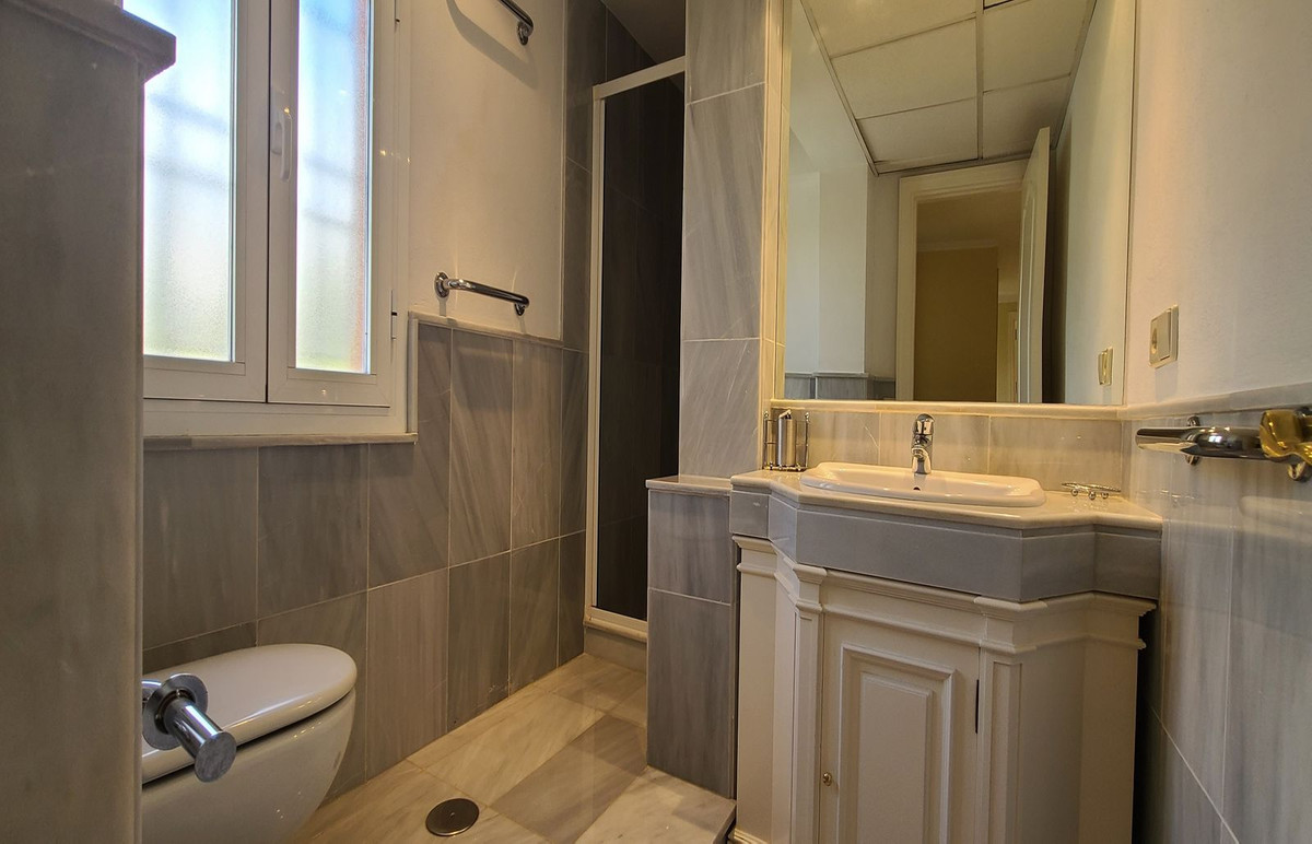 5 Bed, 4 Bath, HouseFor Sale, The Golden Mile, Malaga