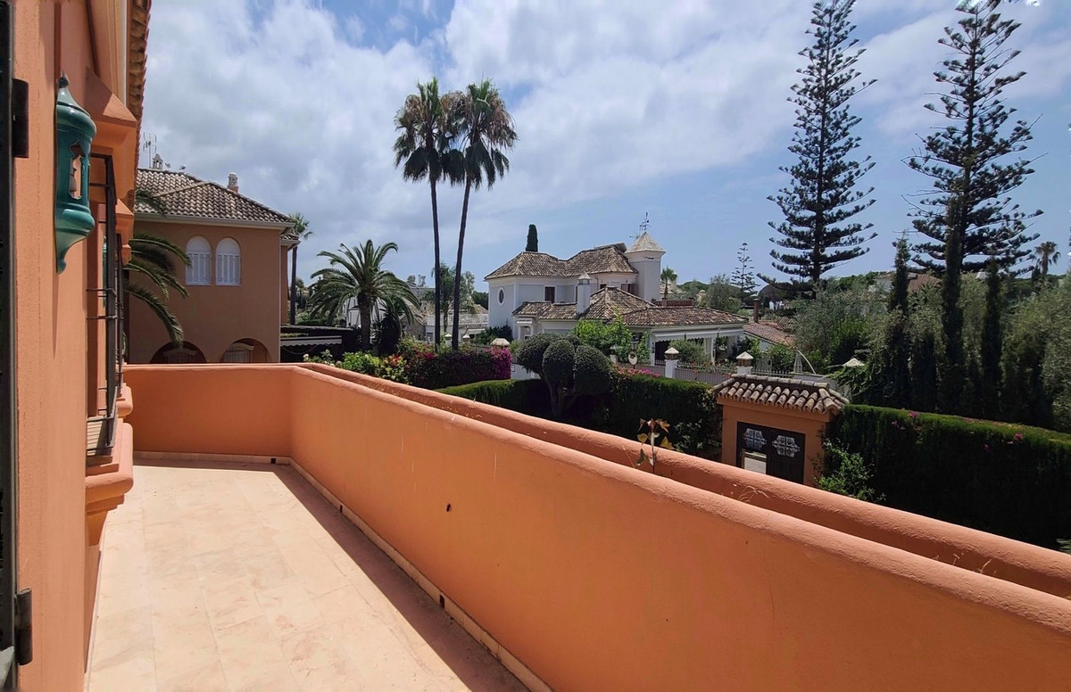 5 Bed, 4 Bath, HouseFor Sale, The Golden Mile, Malaga