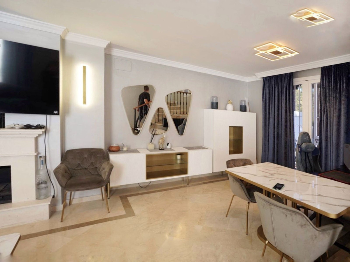 2 Bed, 2 Bath, HouseFor Sale, Aloha, Malaga