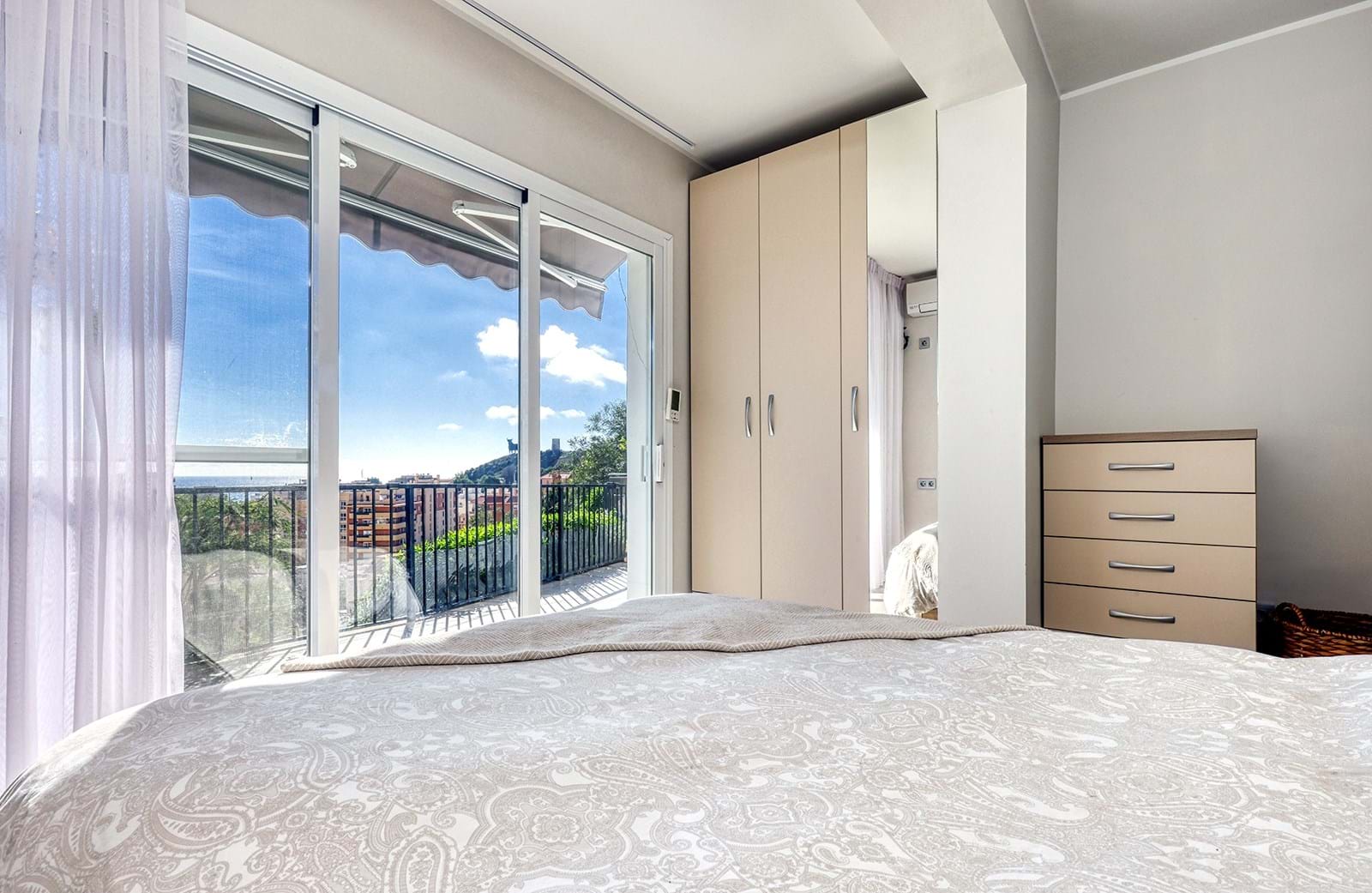 Malaga, Andalusia, 29640, 3 Bedrooms Bedrooms, ,5 BathroomsBathrooms,For Sale,TORB-VAN-01