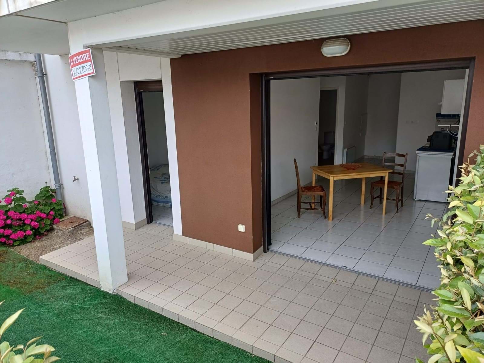 2 Bed, 1 Bath, ApartmentFor Sale, Rochefort, Charente-Maritime, 17200