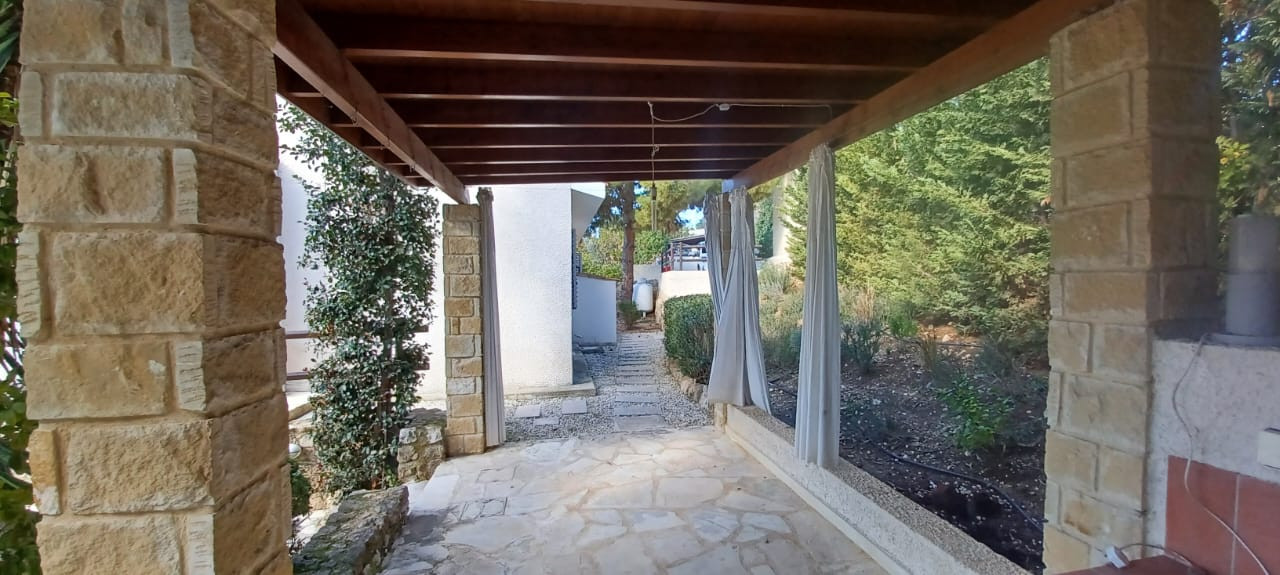 3 Bed, 2 Bath, HouseFor Sale, Kamares, Paphos