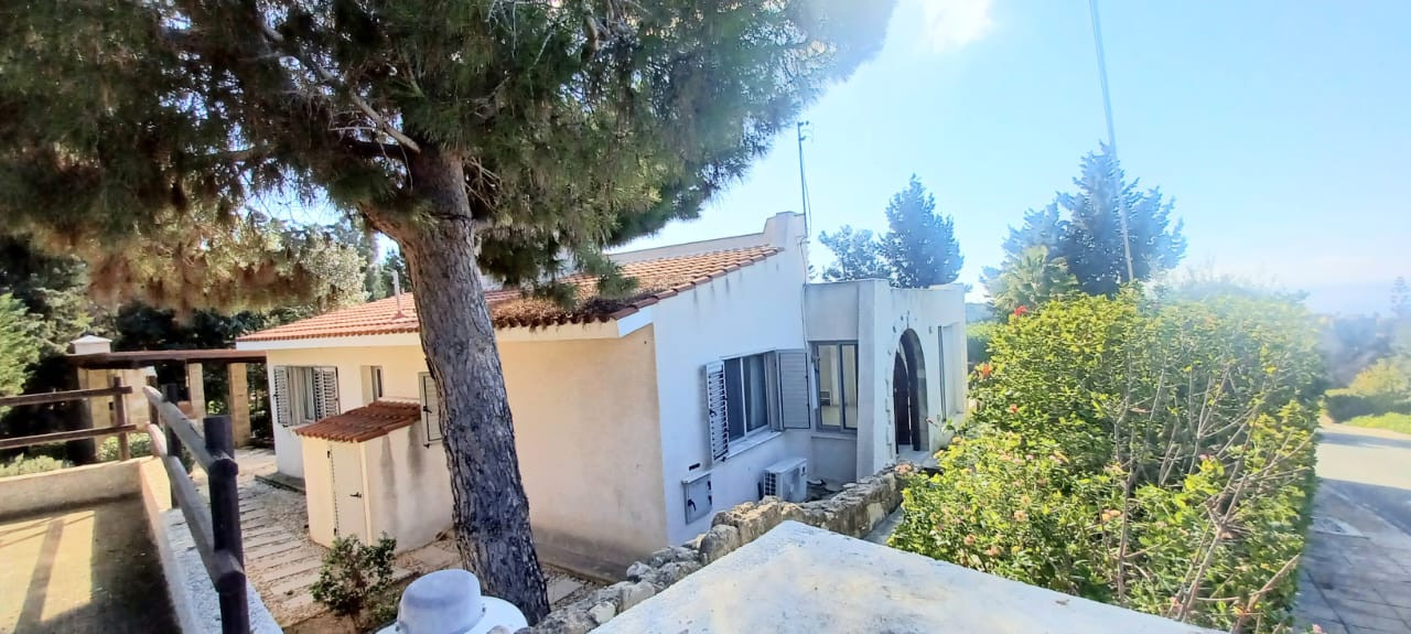 3 Bed, 2 Bath, HouseFor Sale, Kamares, Paphos