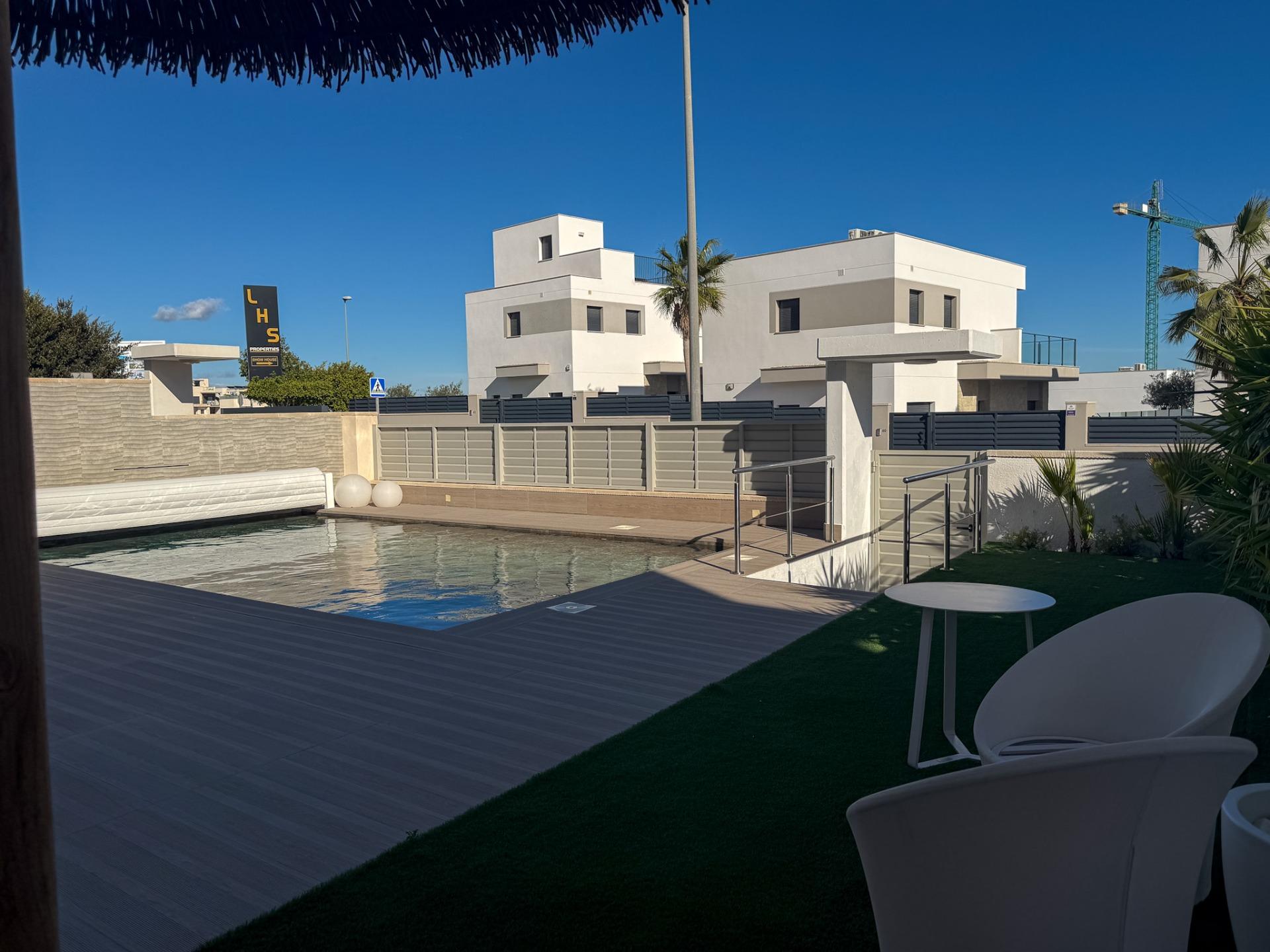 4 Bed, 3 Bath, HouseFor Sale, San Miguel de Salinas, Alicante