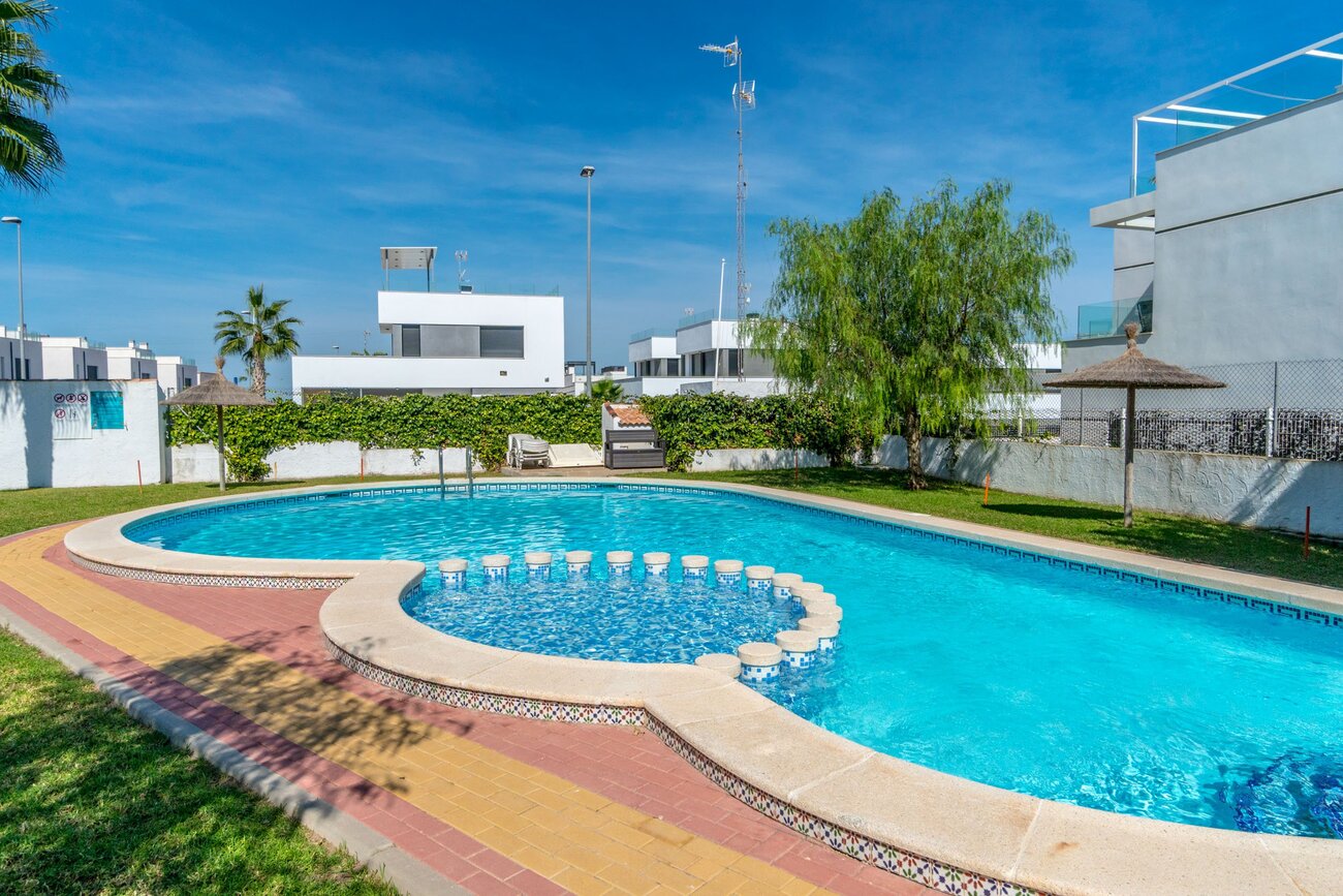 2 Bed, 1 Bath, HouseFor Sale, Villamartin, Alicante