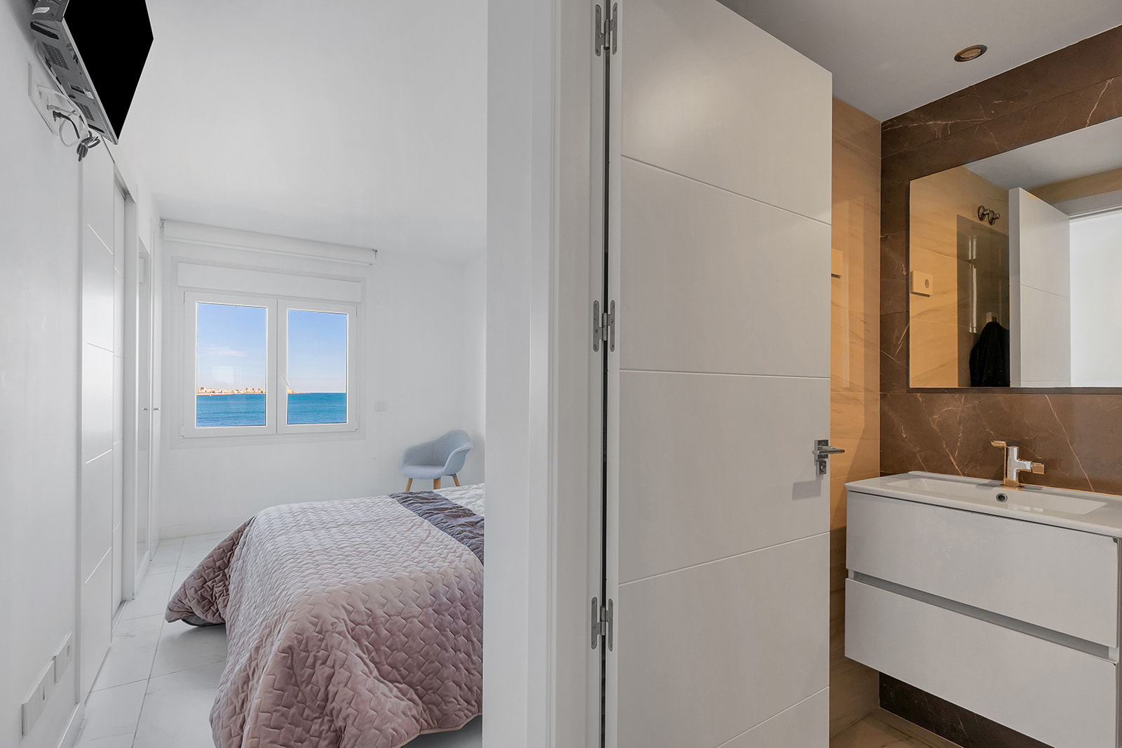 2 Bed, 2 Bath, ApartmentFor Sale, Torrevieja, Alicante