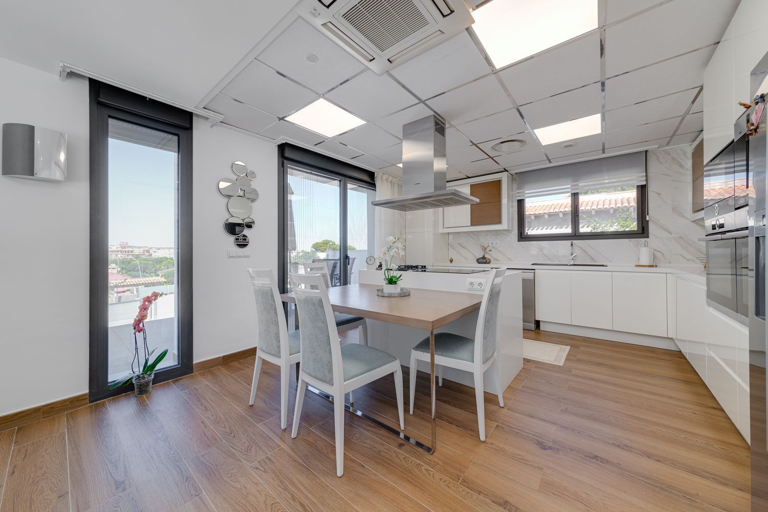 3 Bed, 4 Bath, ApartmentFor Sale, Torrevieja, Alicante