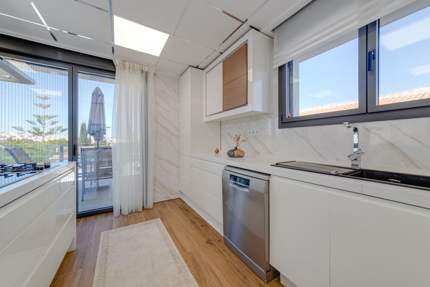 3 Bed, 4 Bath, ApartmentFor Sale, Torrevieja, Alicante