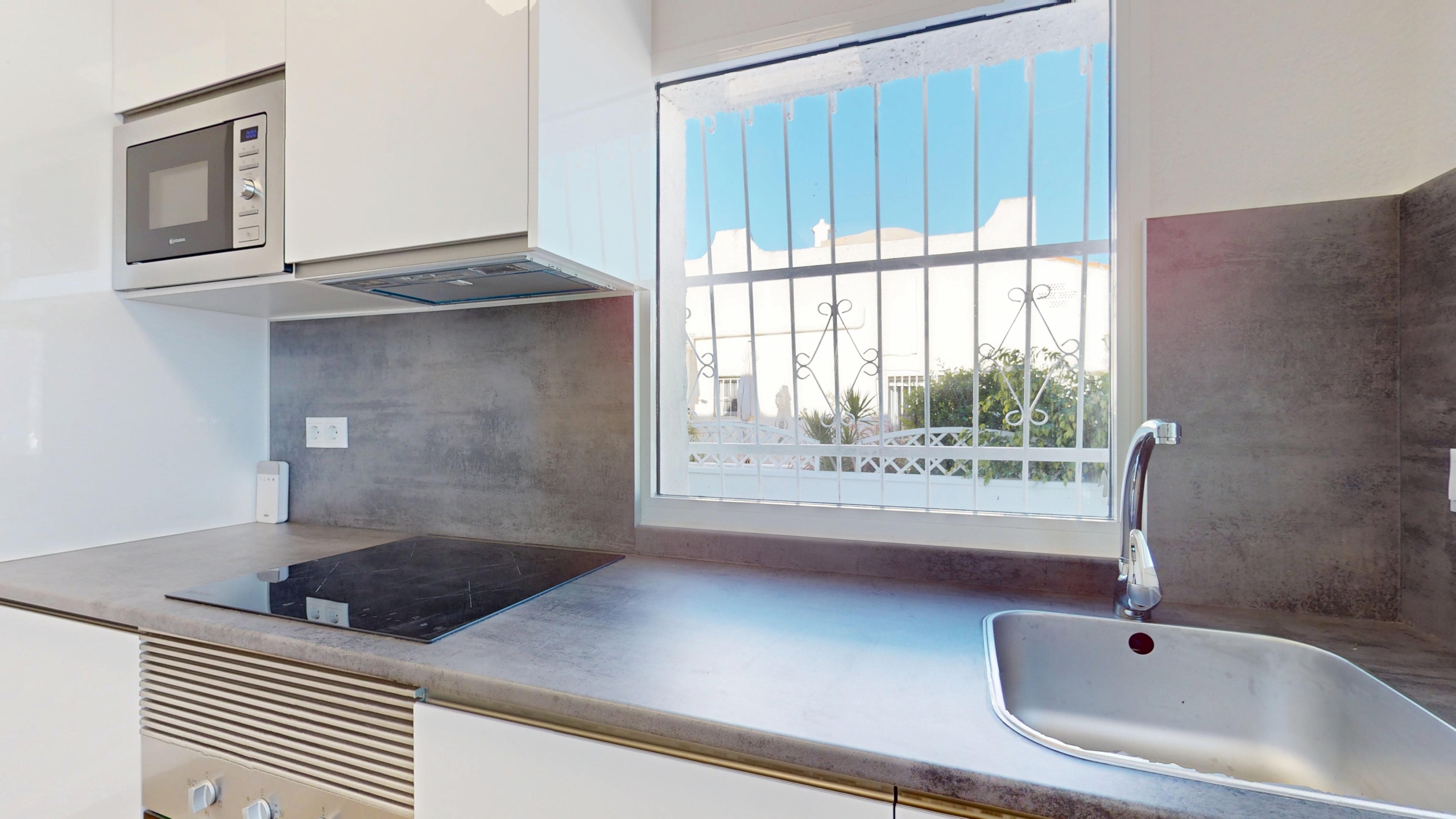 2 Bed, 1 Bath, ApartmentFor Sale, Torrevieja, Alicante