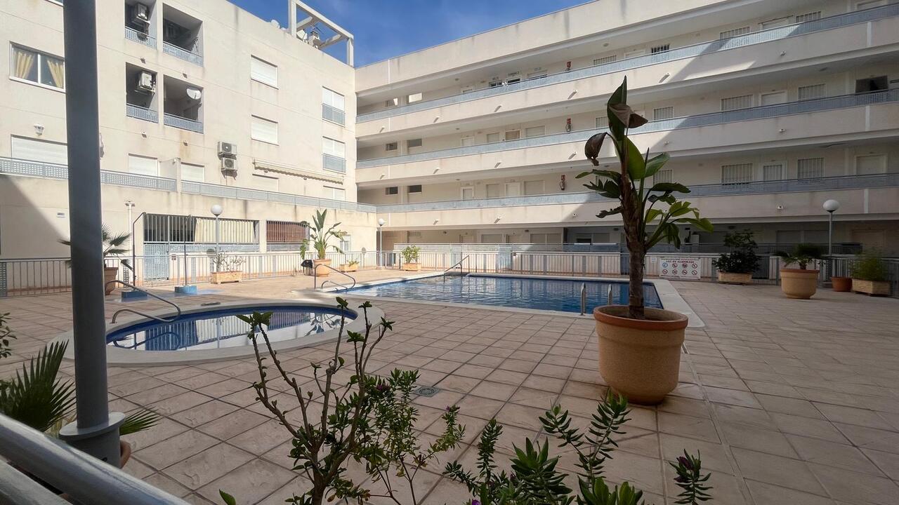 2 Bed, 1 Bath, ApartmentFor Sale, Almoradi, Alicante