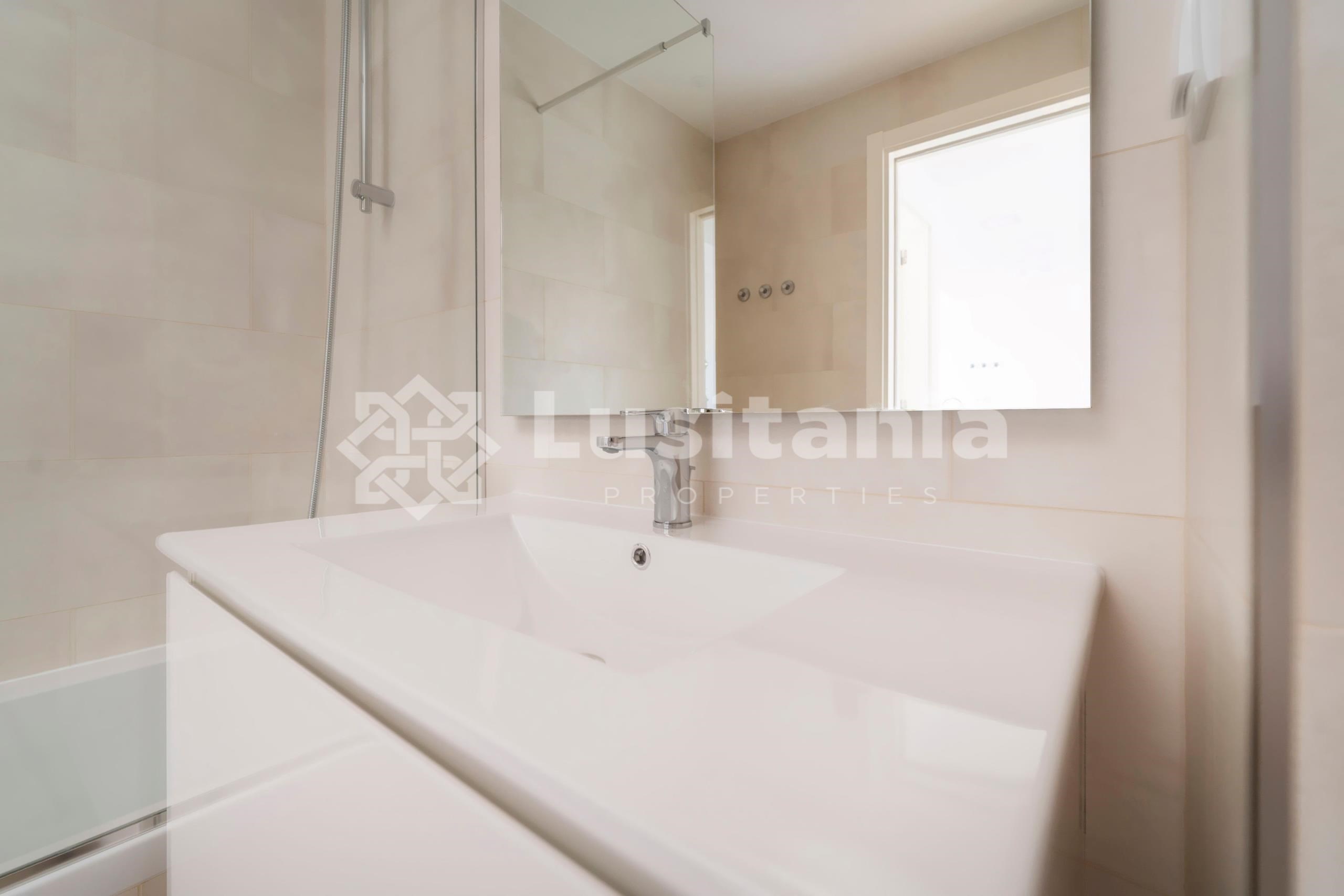 1 Bed, 1 Bath, ApartmentFor Sale, Faro, Faro, 8005-138