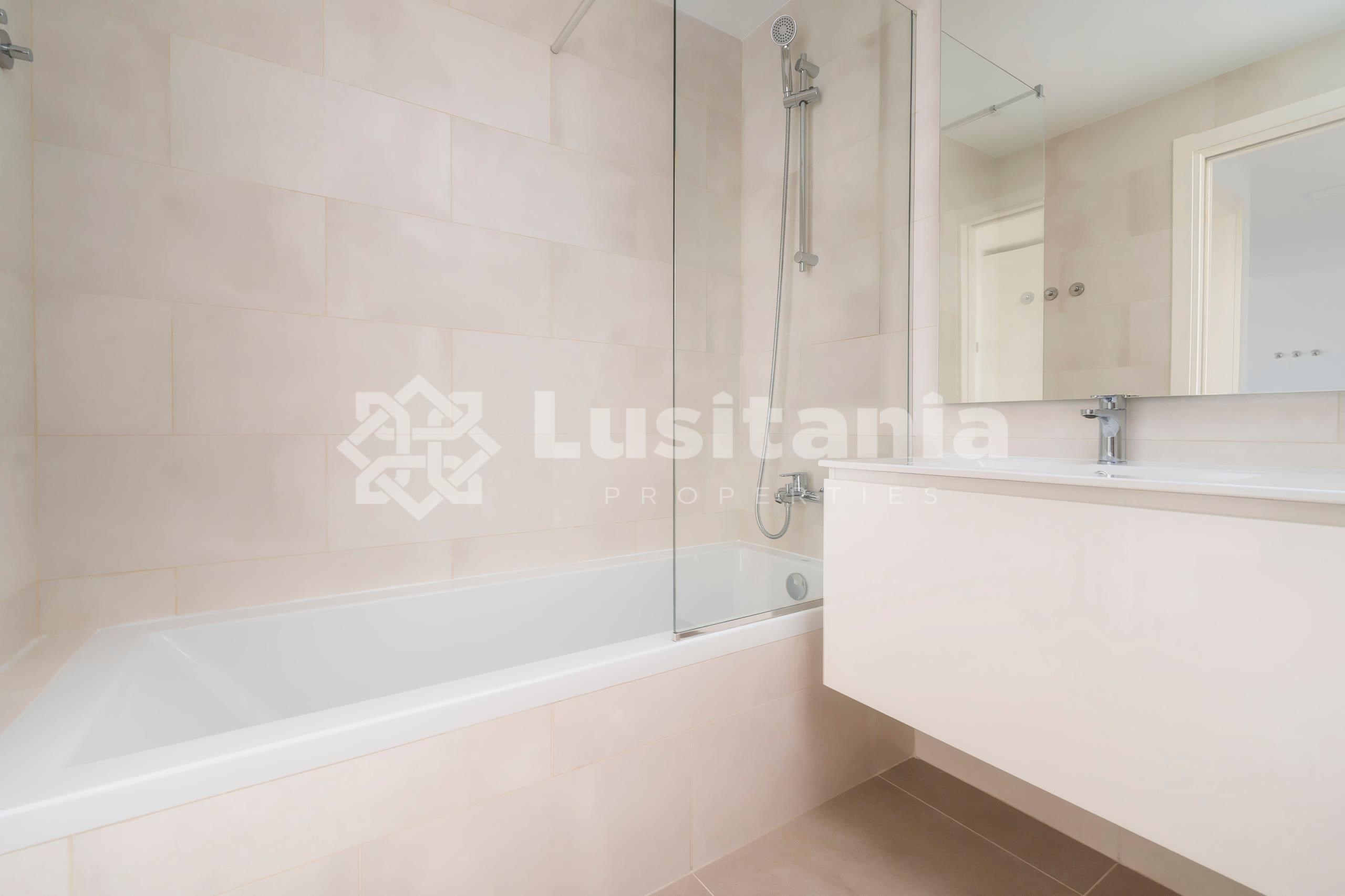 1 Bed, 1 Bath, ApartmentFor Sale, Faro, Faro, 8005-138