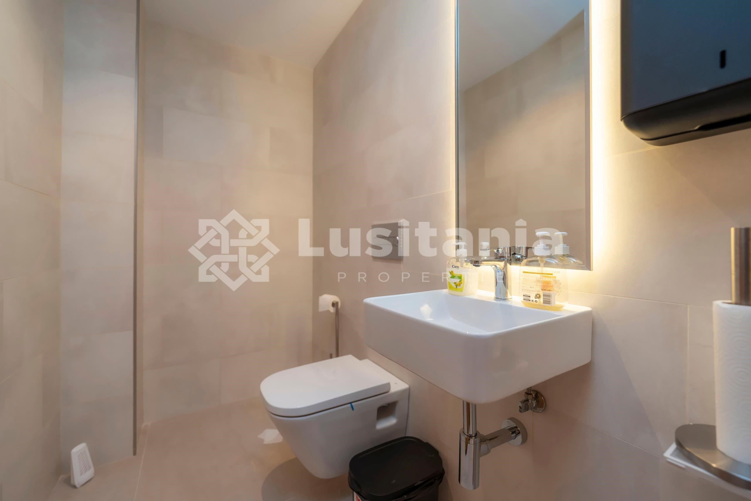 1 Bed, 1 Bath, ApartmentFor Sale, Faro, Faro, 8005-138