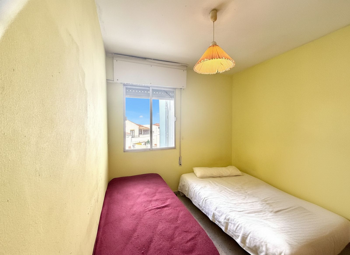 3 Bed, 1 Bath, ApartmentFor Sale, Diana Park, Malaga