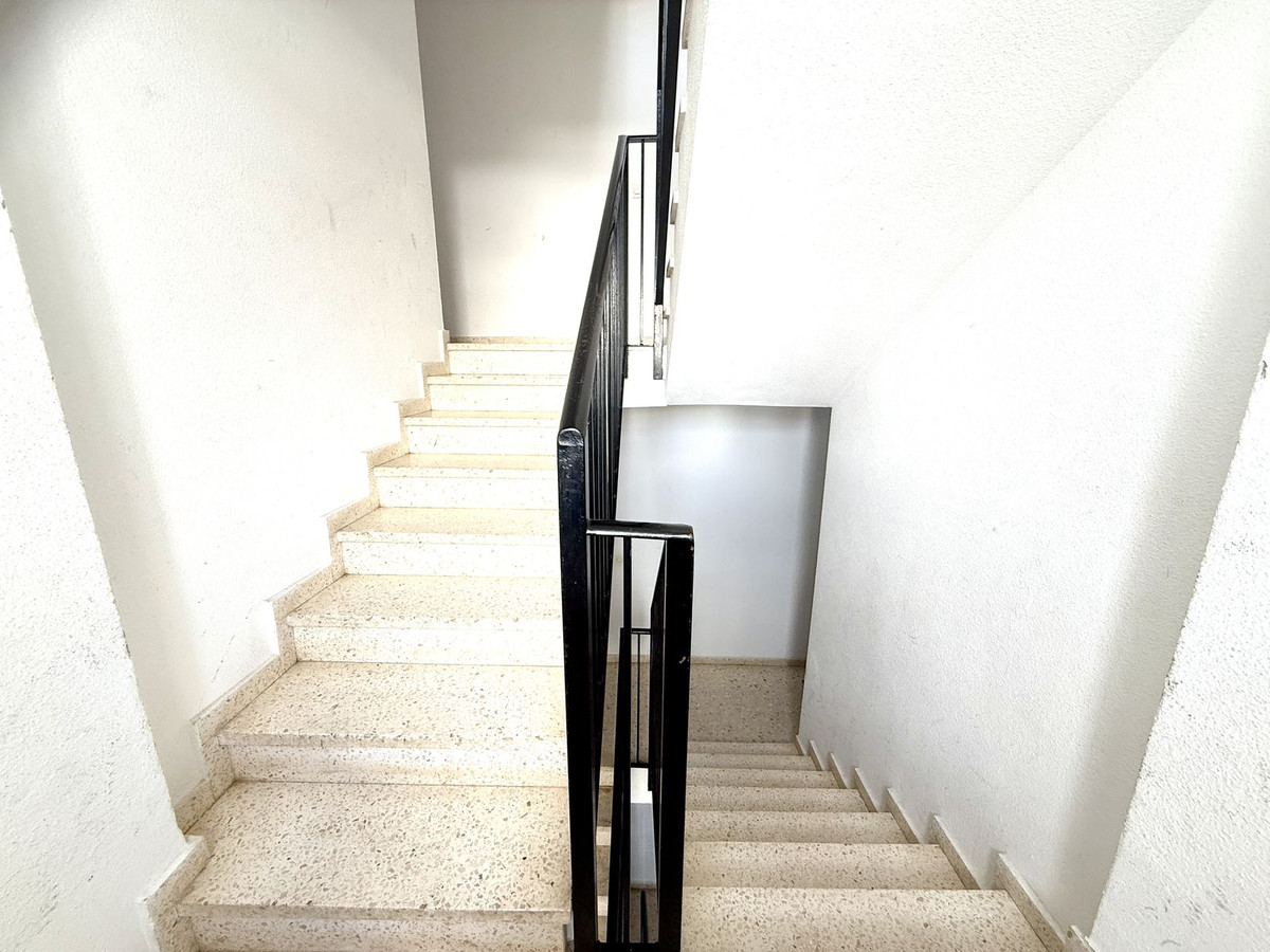 3 Bed, 1 Bath, ApartmentFor Sale, Diana Park, Malaga