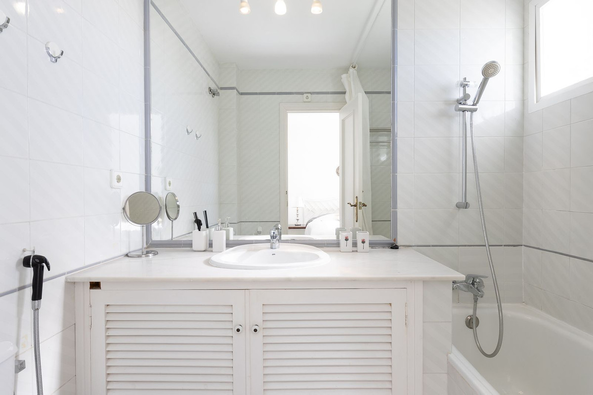 2 Bed, 2 Bath, ApartmentFor Sale, Calahonda, Malaga