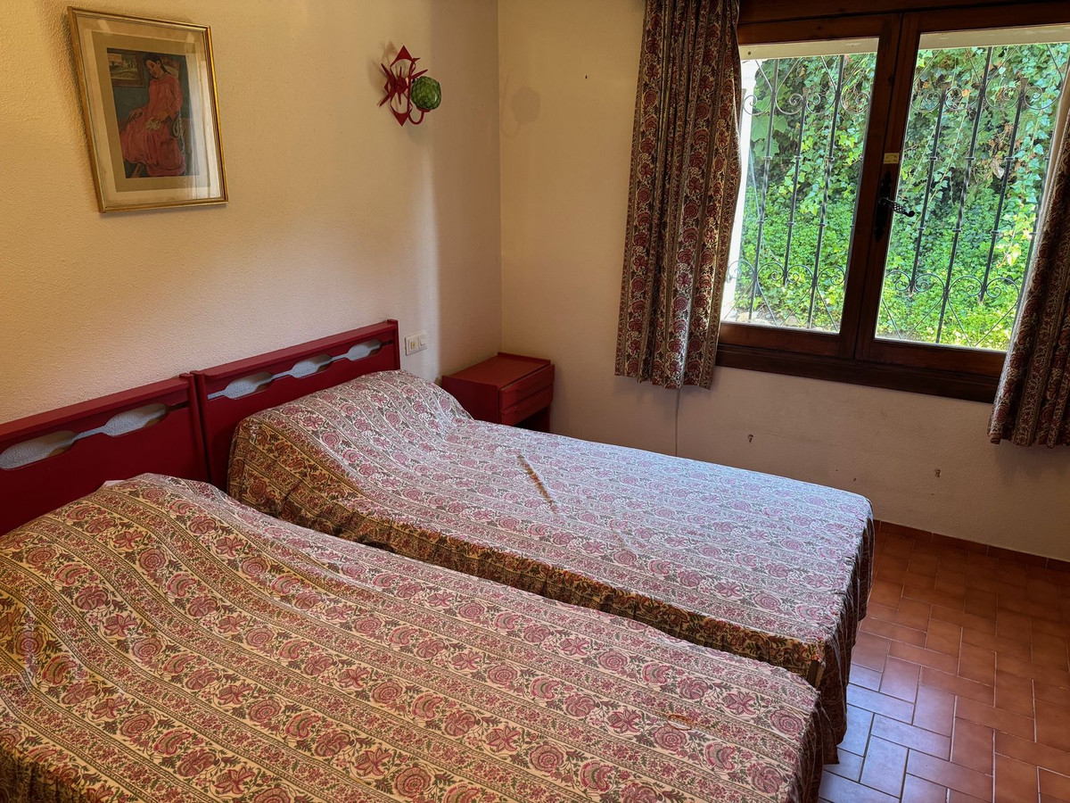 3 Bed, 2 Bath, HouseFor Sale, Estepona, Malaga