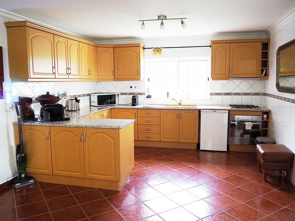 3 Bed, 2 Bath, HouseFor Sale, Loulé, 8100