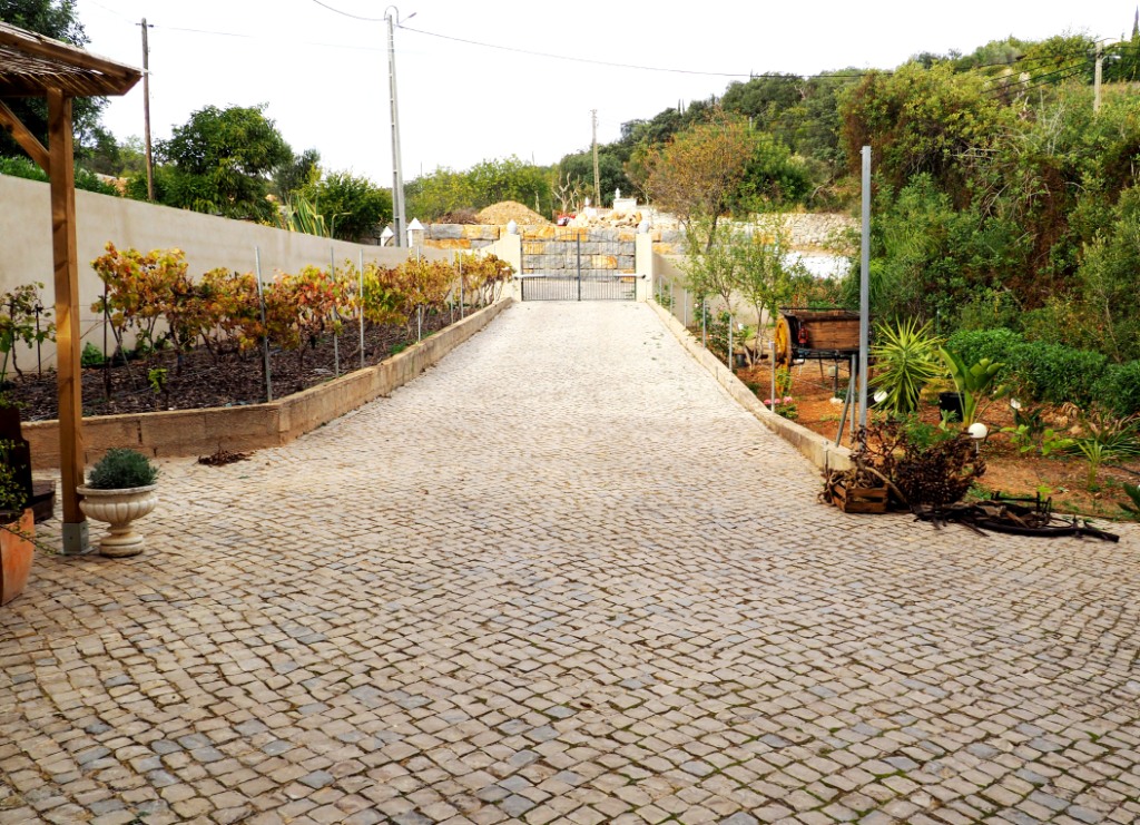 3 Bed, 2 Bath, HouseFor Sale, Loulé, 8100