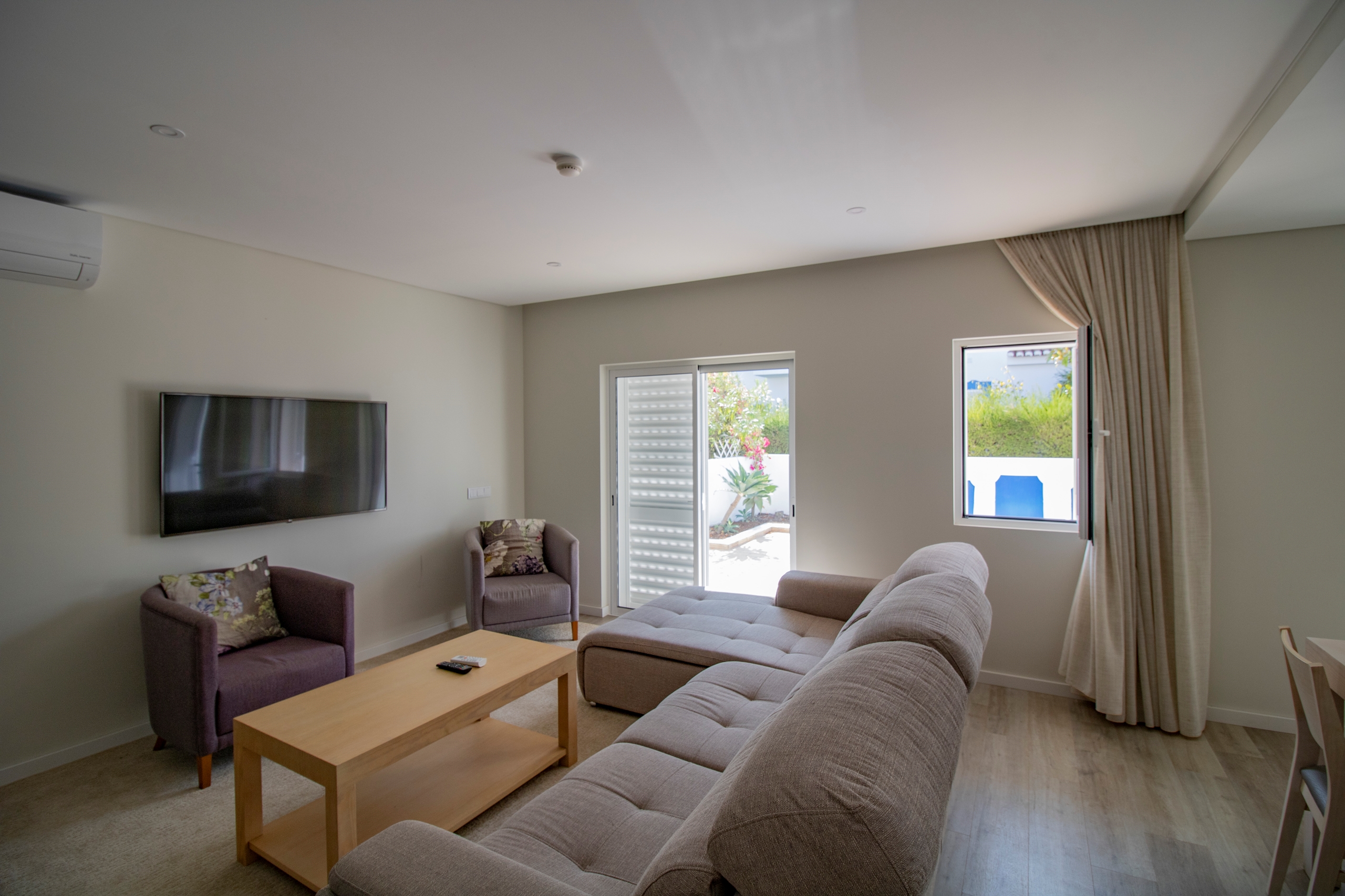 Lagos, Faro, 8600-785, 2 Bedrooms Bedrooms, ,2 BathroomsBathrooms,Houses / Villas,For Sale,R11-0023-VB