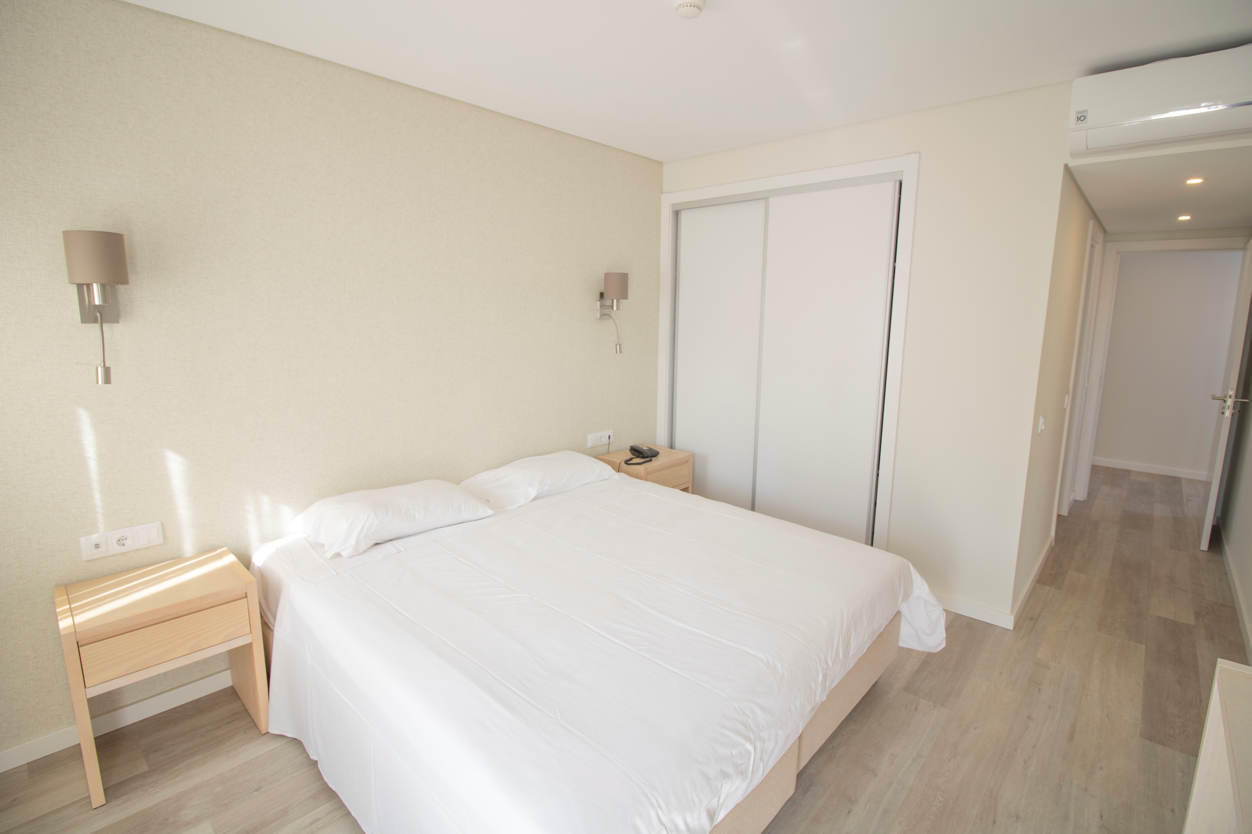 Lagos, Faro, 8600-785, 2 Bedrooms Bedrooms, ,2 BathroomsBathrooms,Houses / Villas,For Sale,R11-0023-VB