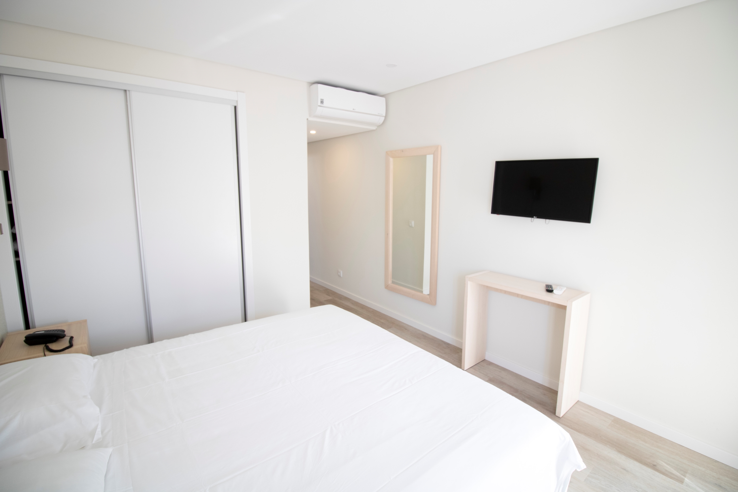 Lagos, Faro, 8600-785, 2 Bedrooms Bedrooms, ,2 BathroomsBathrooms,Houses / Villas,For Sale,R11-0023-VB