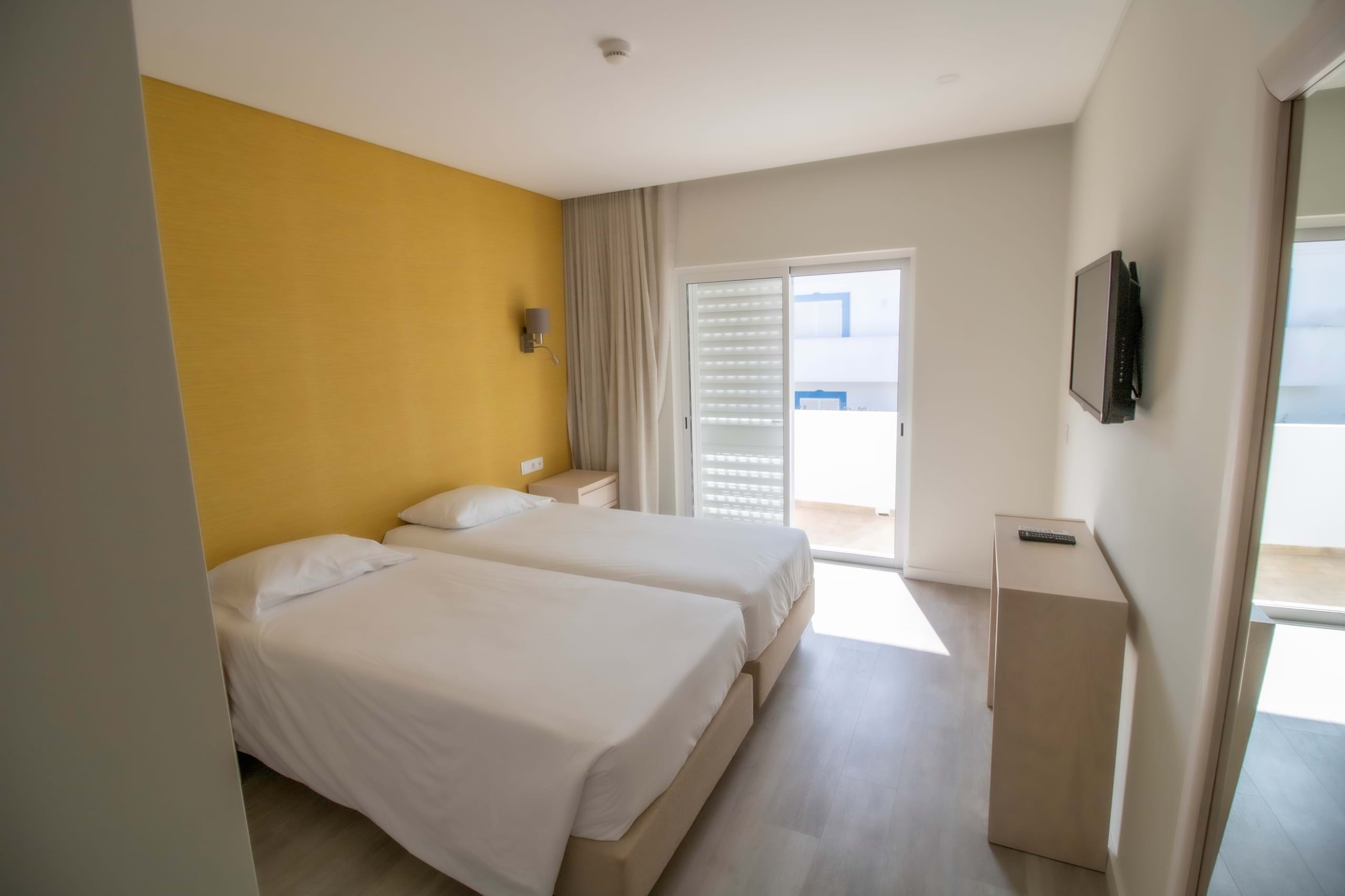 Lagos, Faro, 8600-785, 2 Bedrooms Bedrooms, ,2 BathroomsBathrooms,Houses / Villas,For Sale,R11-0023-VB