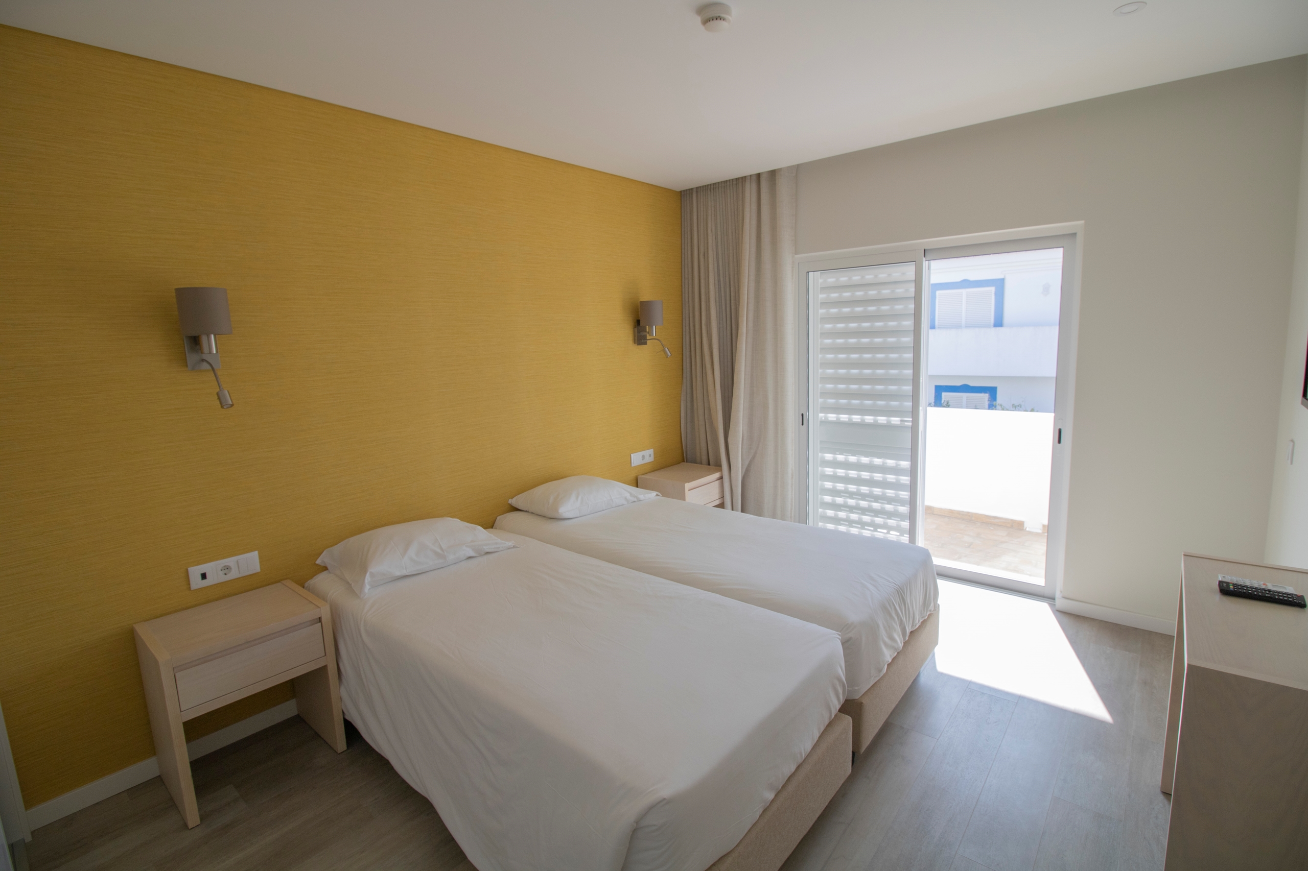 Lagos, Faro, 8600-785, 2 Bedrooms Bedrooms, ,2 BathroomsBathrooms,Houses / Villas,For Sale,R11-0023-VB