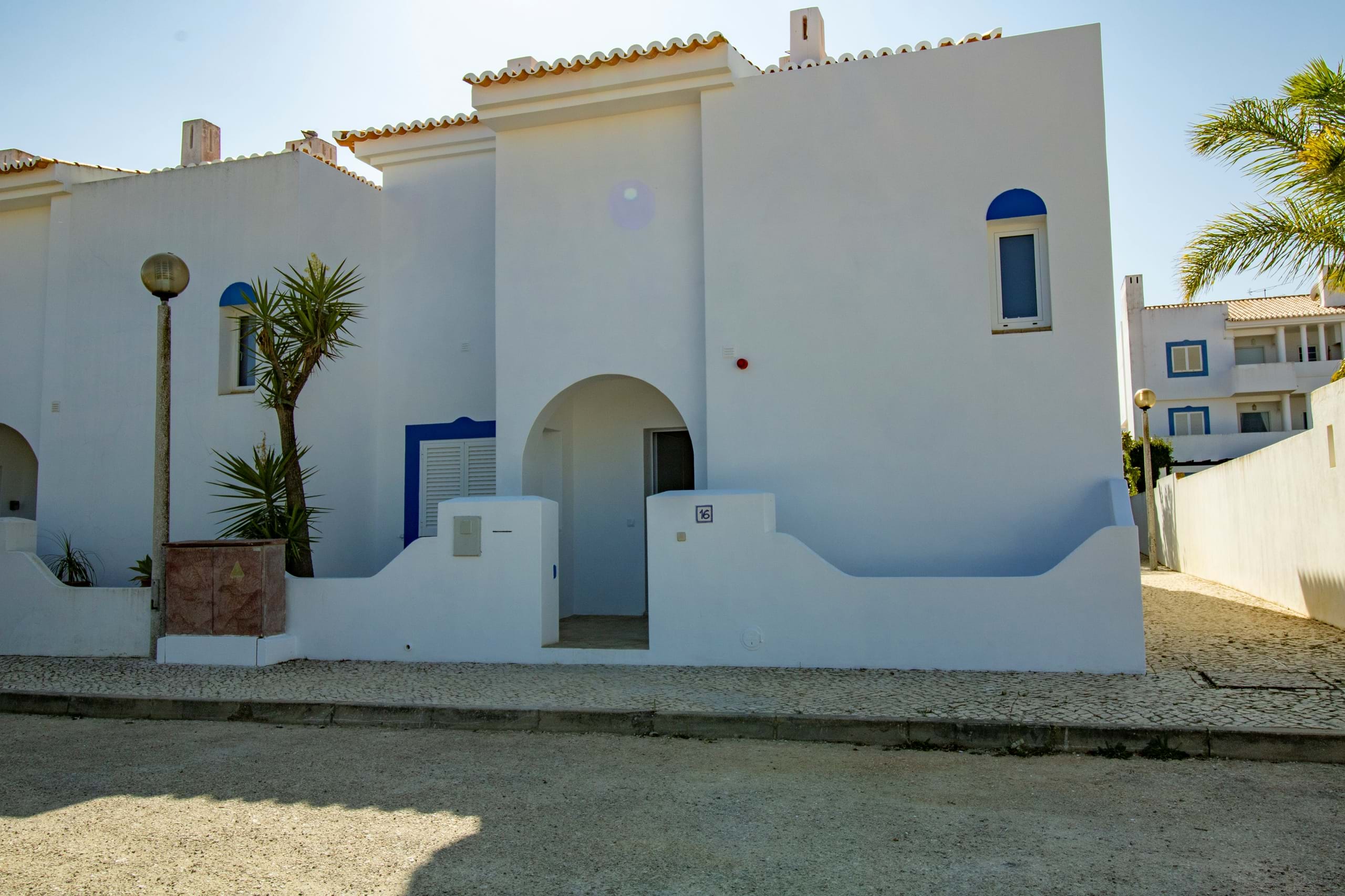 Lagos, Faro, 8600-785, 2 Bedrooms Bedrooms, ,2 BathroomsBathrooms,Houses / Villas,For Sale,R11-0023-VB