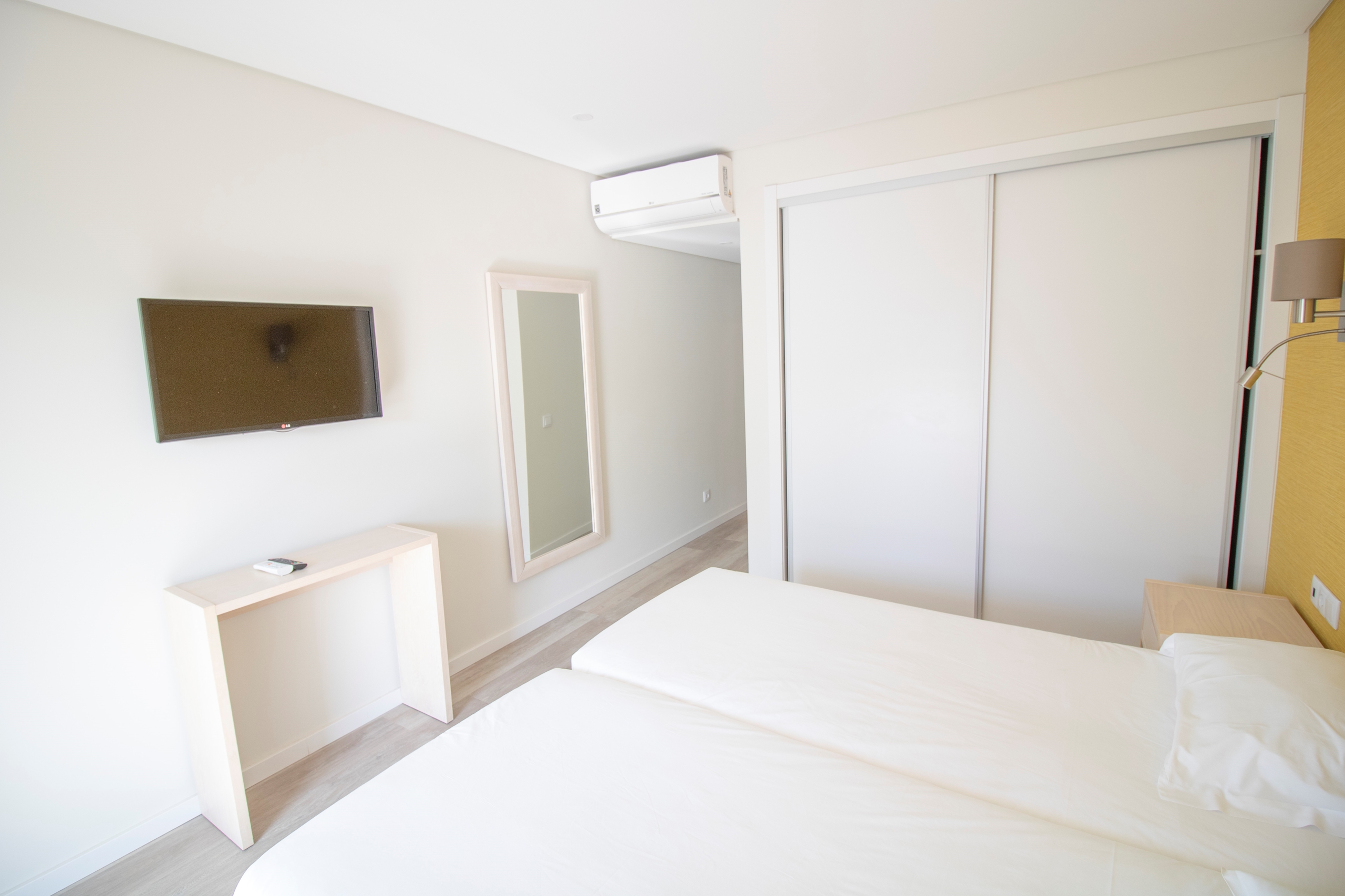 Lagos, Faro, 8600-785, 2 Bedrooms Bedrooms, ,2 BathroomsBathrooms,Houses / Villas,For Sale,R11-0023-VB