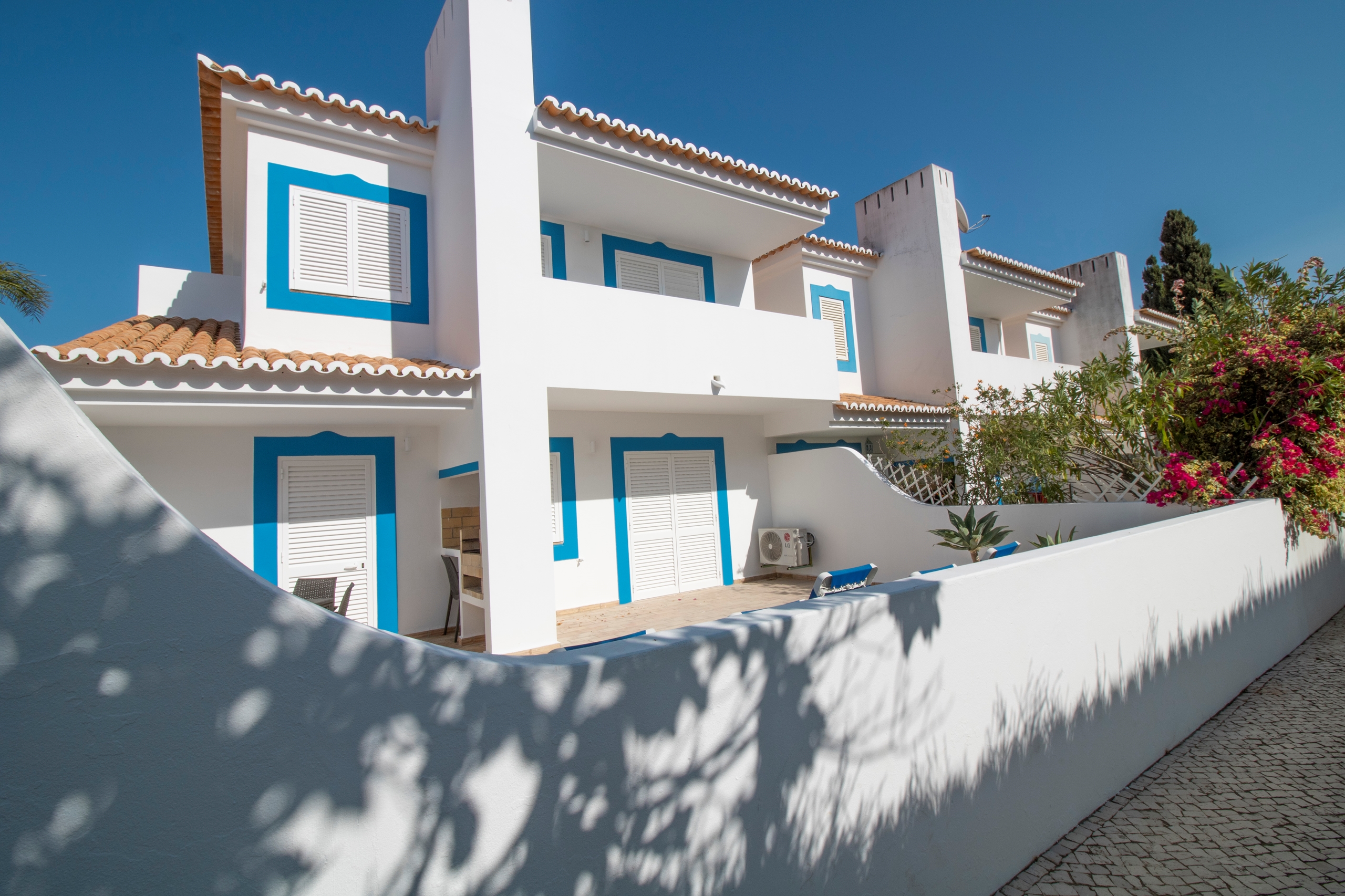 Lagos, Faro, 8600-785, 2 Bedrooms Bedrooms, ,2 BathroomsBathrooms,Houses / Villas,For Sale,R11-0023-VB