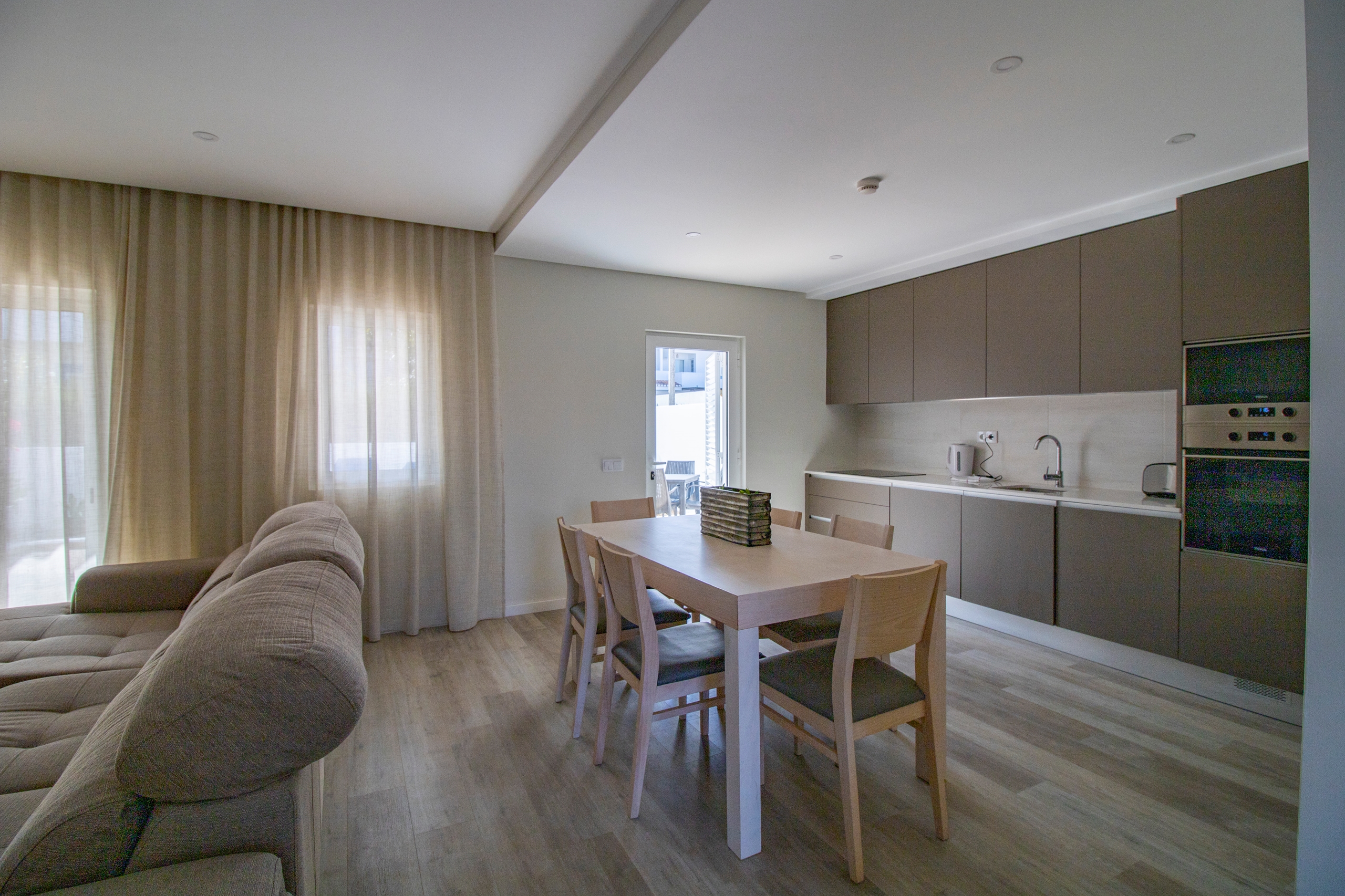 Lagos, Faro, 8600-785, 2 Bedrooms Bedrooms, ,2 BathroomsBathrooms,Houses / Villas,For Sale,R11-0023-VB