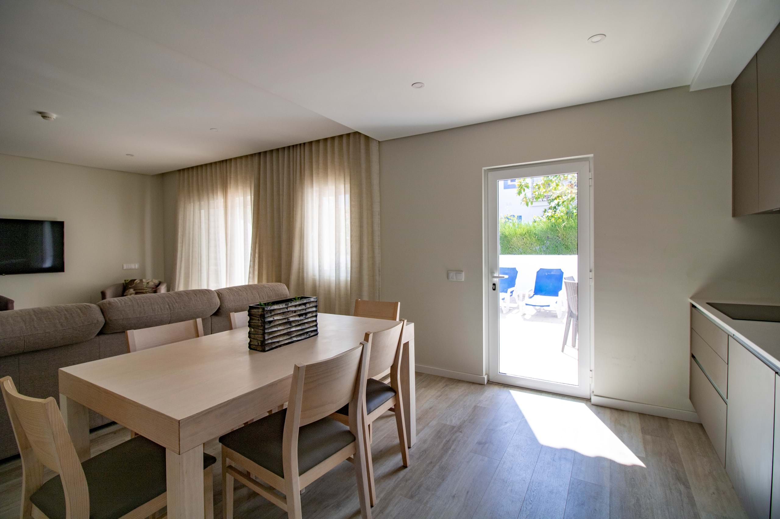 Lagos, Faro, 8600-785, 2 Bedrooms Bedrooms, ,2 BathroomsBathrooms,Houses / Villas,For Sale,R11-0023-VB