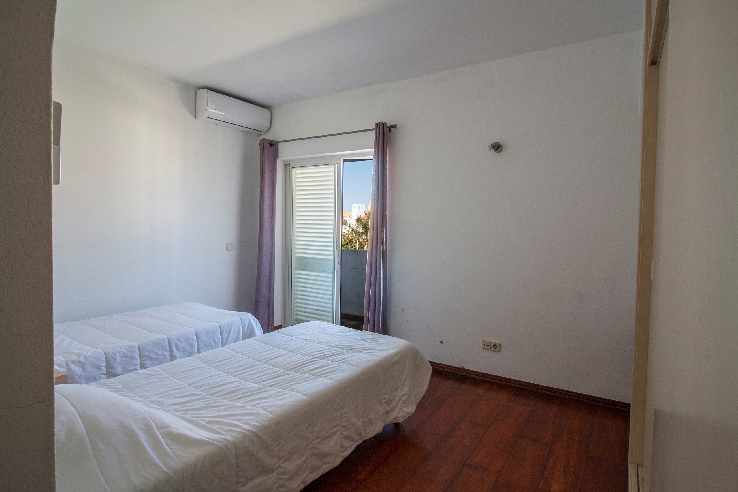 Lagos, Faro, 8600-621, 3 Bedrooms Bedrooms, ,3 BathroomsBathrooms,Flats / Apartments,For Sale,R11-0025-VB