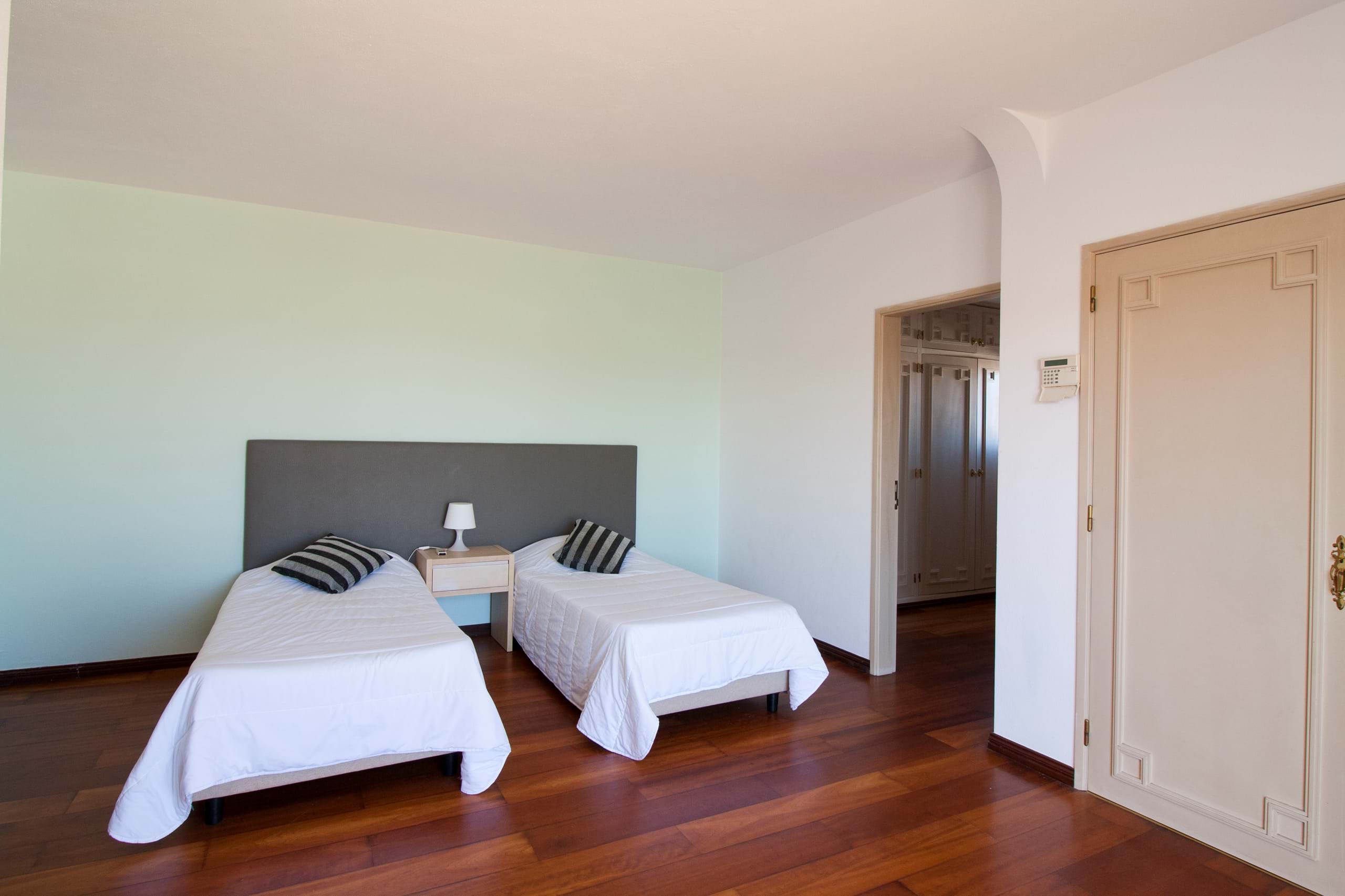 Lagos, Faro, 8600-621, 3 Bedrooms Bedrooms, ,3 BathroomsBathrooms,Flats / Apartments,For Sale,R11-0025-VB